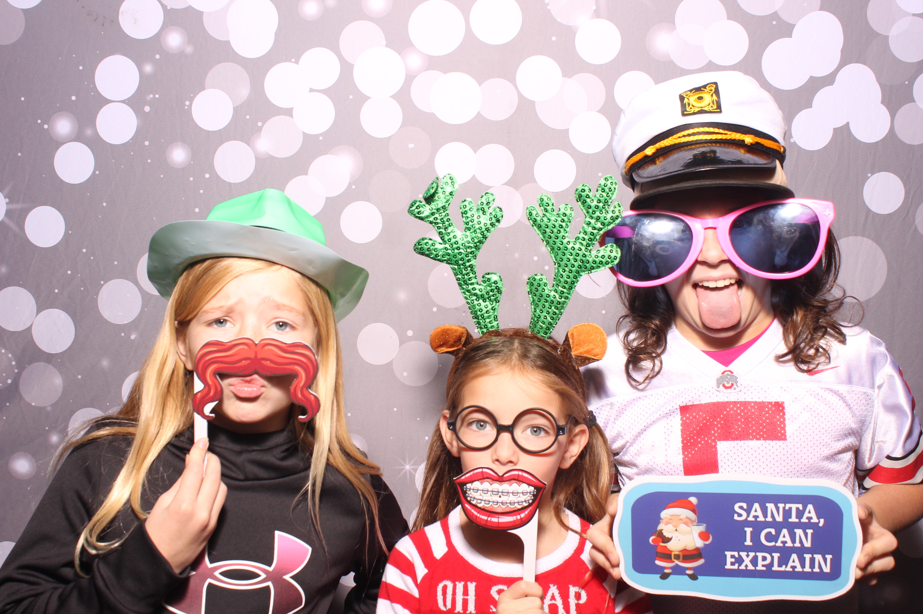 Crossroads Mason - Friendmas! | View more photos from the event at gallery.photoboothcincy.com/u/PhotoBoothCincy/Crossroads-Mason-Friendmas