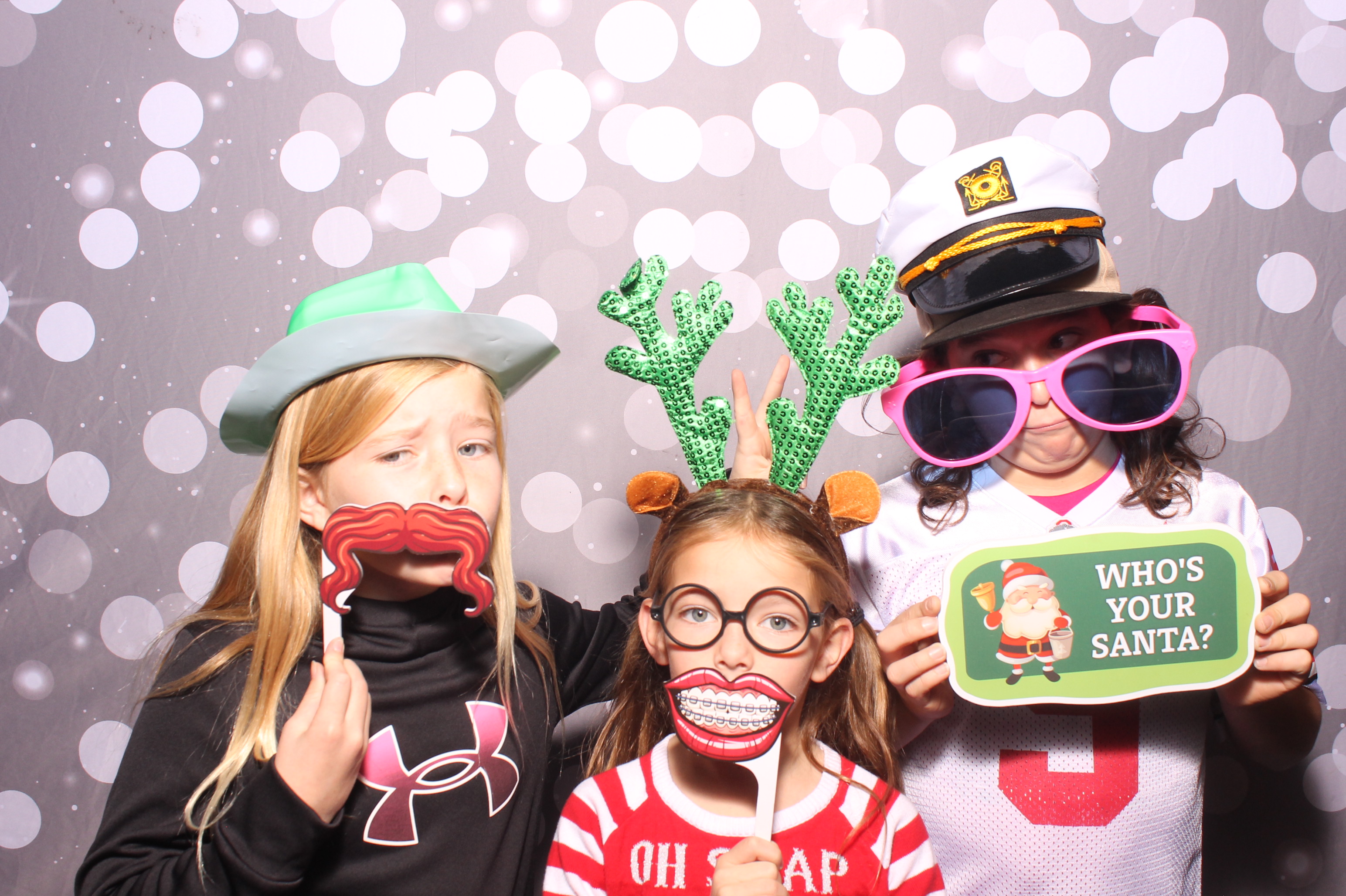 Crossroads Mason - Friendmas! | View more photos from the event at gallery.photoboothcincy.com/u/PhotoBoothCincy/Crossroads-Mason-Friendmas
