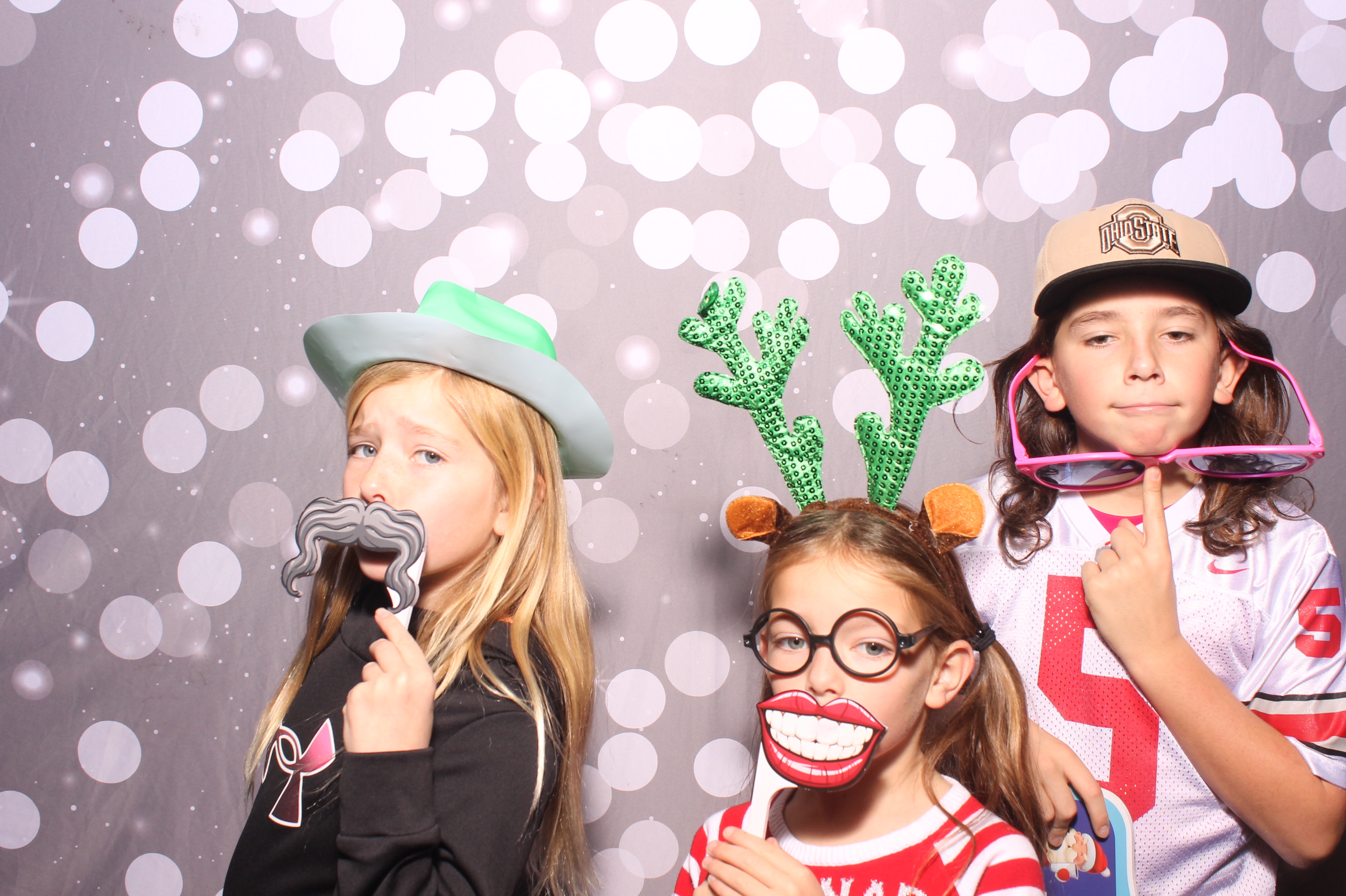 Crossroads Mason - Friendmas! | View more photos from the event at gallery.photoboothcincy.com/u/PhotoBoothCincy/Crossroads-Mason-Friendmas