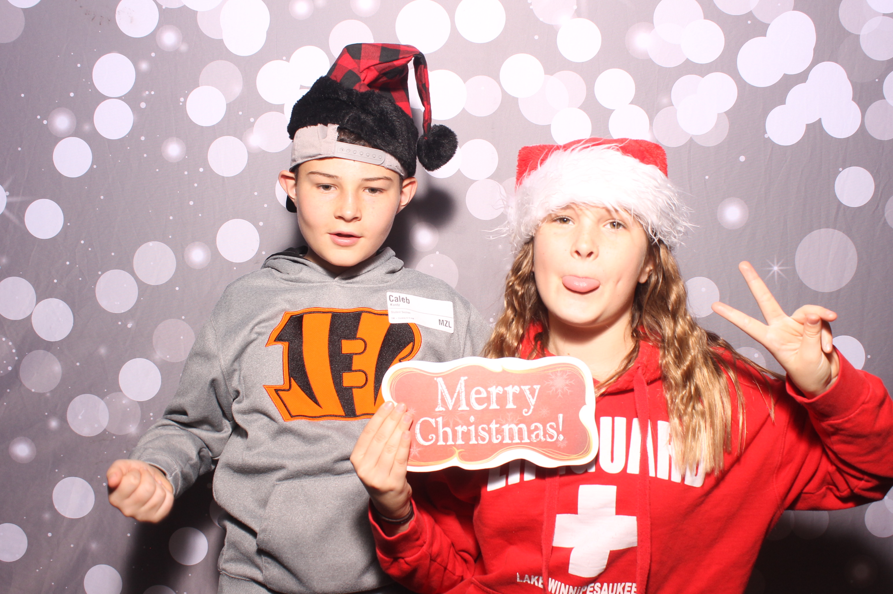 Crossroads Mason - Friendmas! | View more photos from the event at gallery.photoboothcincy.com/u/PhotoBoothCincy/Crossroads-Mason-Friendmas