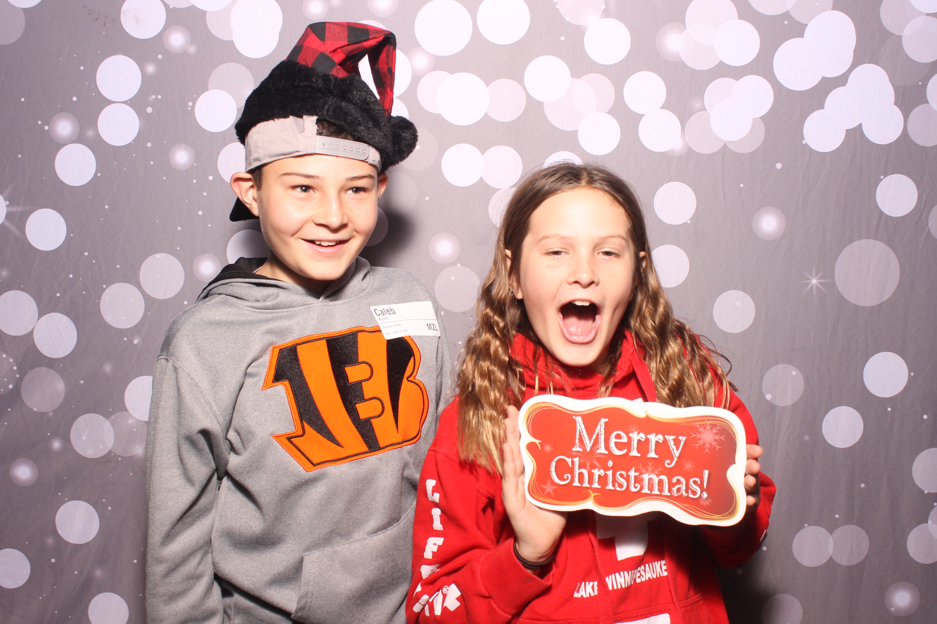 Crossroads Mason - Friendmas! | View more photos from the event at gallery.photoboothcincy.com/u/PhotoBoothCincy/Crossroads-Mason-Friendmas