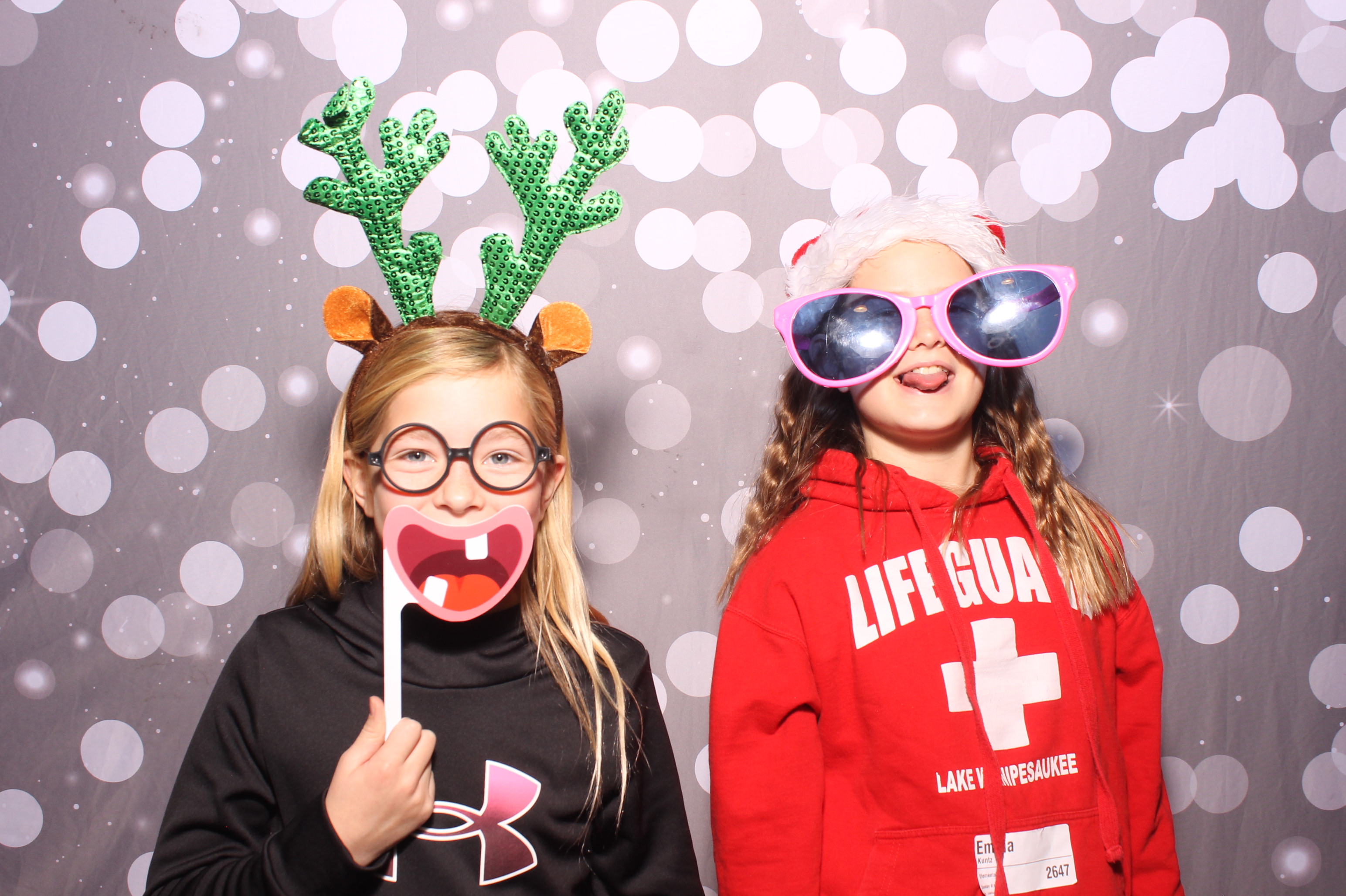 Crossroads Mason - Friendmas! | View more photos from the event at gallery.photoboothcincy.com/u/PhotoBoothCincy/Crossroads-Mason-Friendmas