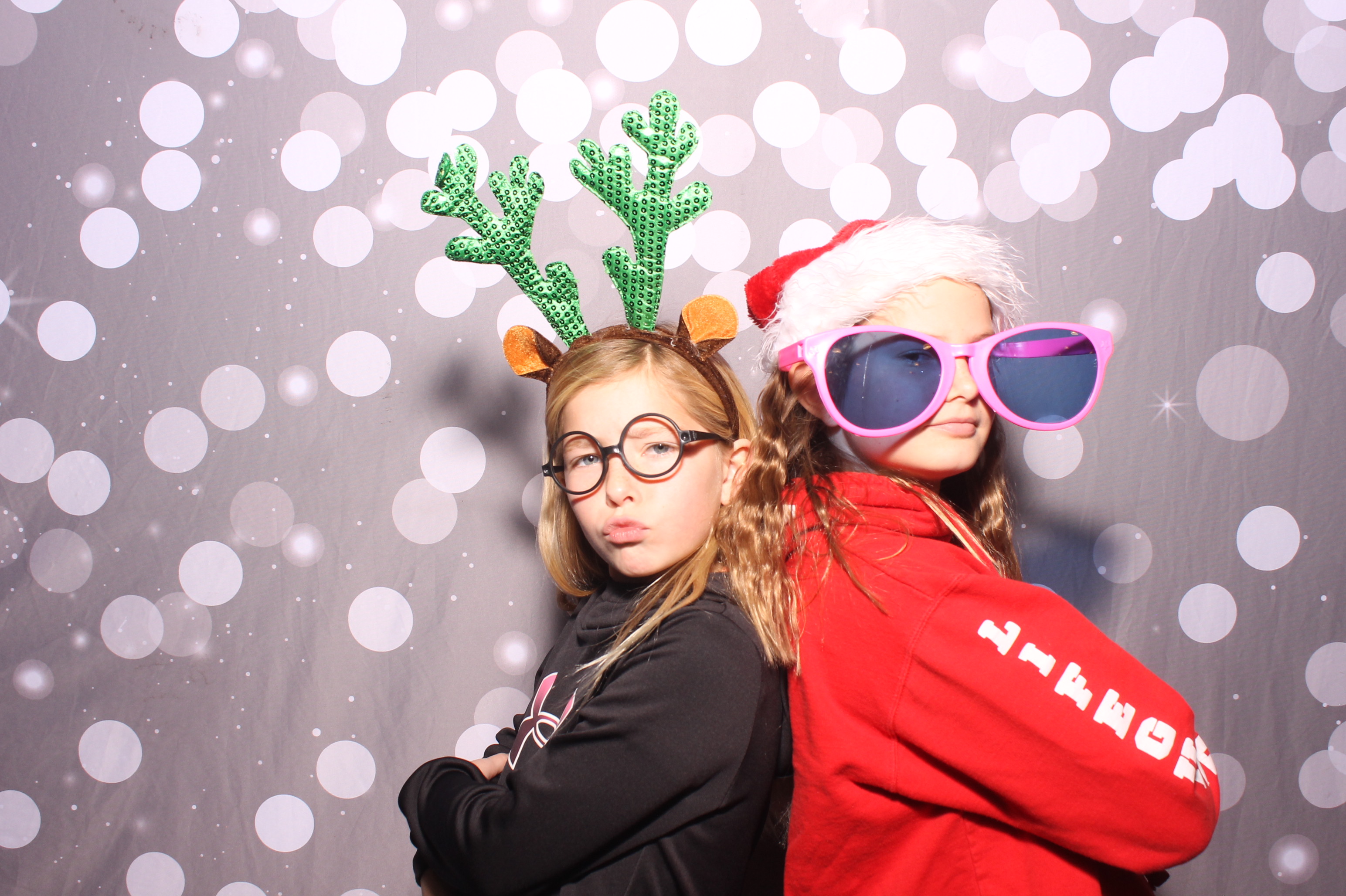 Crossroads Mason - Friendmas! | View more photos from the event at gallery.photoboothcincy.com/u/PhotoBoothCincy/Crossroads-Mason-Friendmas
