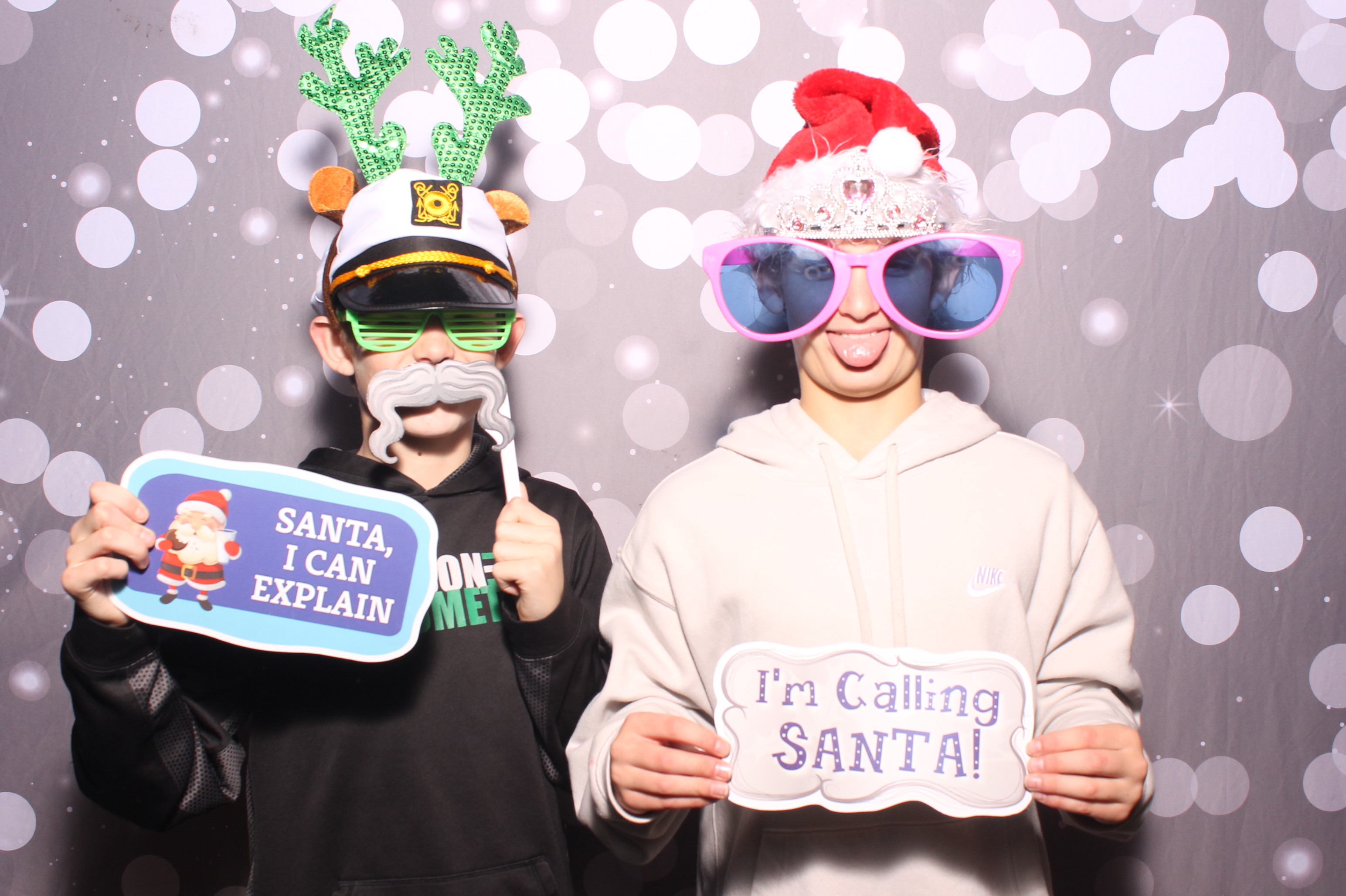 Crossroads Mason - Friendmas! | View more photos from the event at gallery.photoboothcincy.com/u/PhotoBoothCincy/Crossroads-Mason-Friendmas