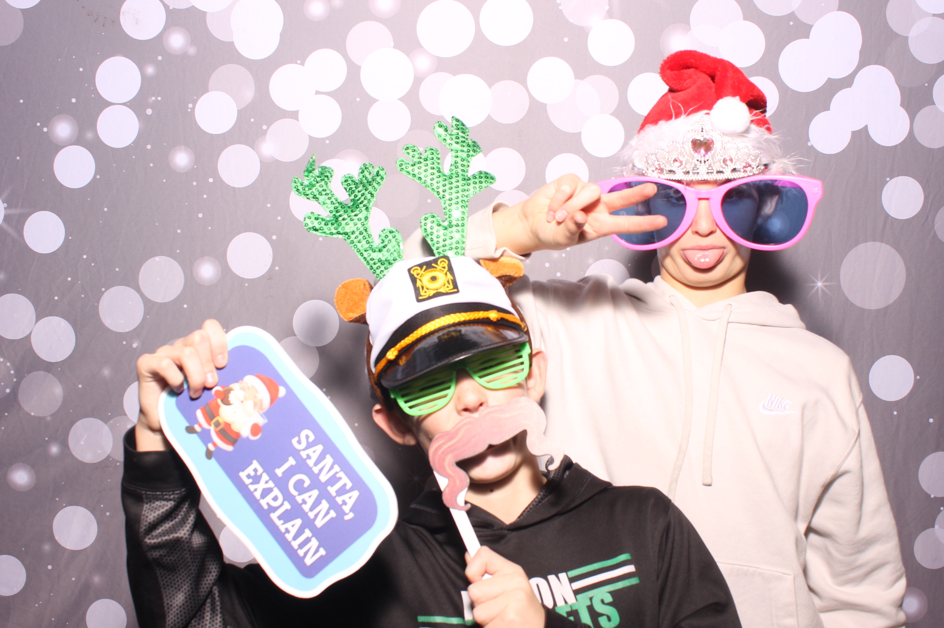 Crossroads Mason - Friendmas! | View more photos from the event at gallery.photoboothcincy.com/u/PhotoBoothCincy/Crossroads-Mason-Friendmas