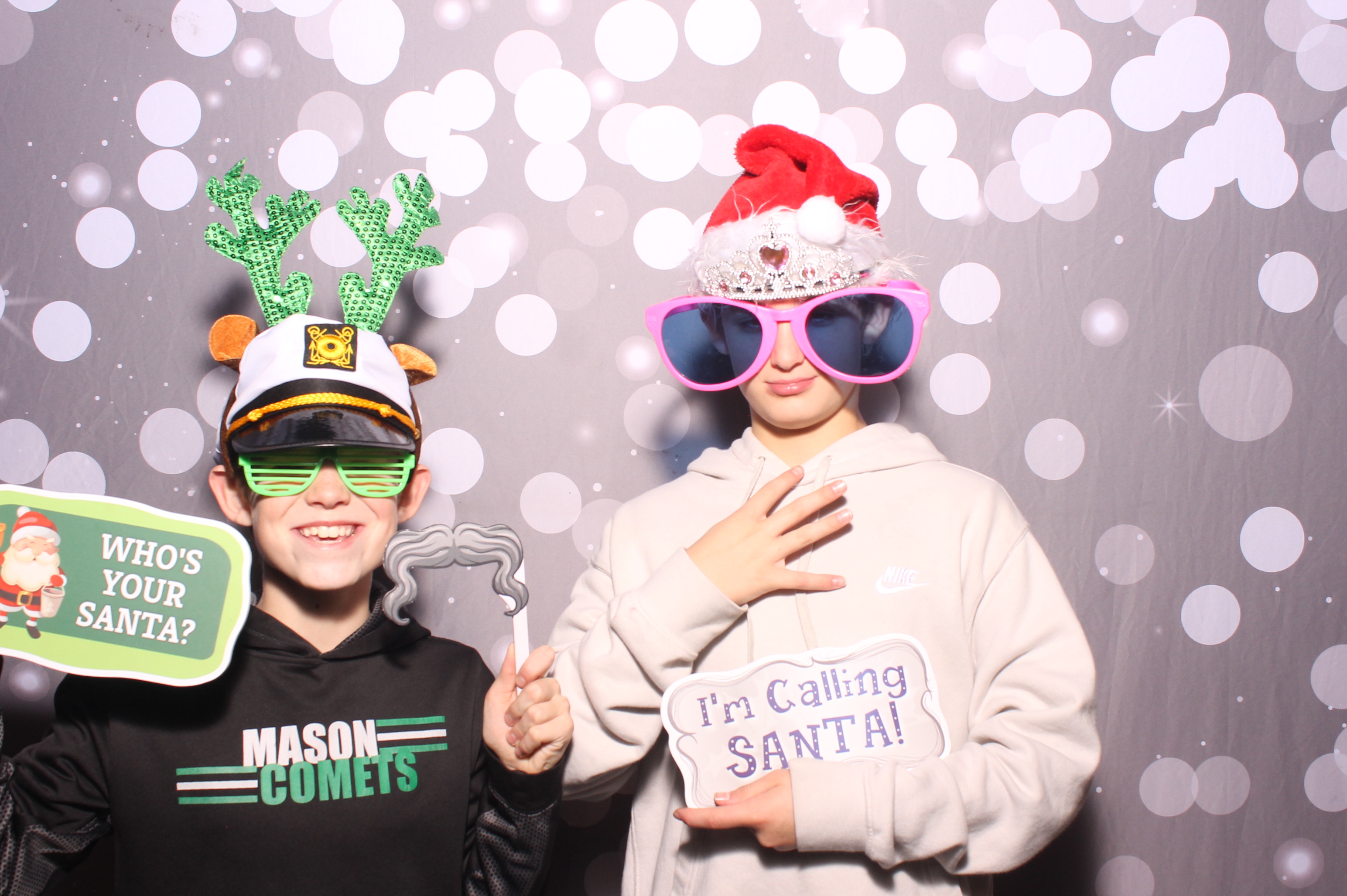 Crossroads Mason - Friendmas! | View more photos from the event at gallery.photoboothcincy.com/u/PhotoBoothCincy/Crossroads-Mason-Friendmas