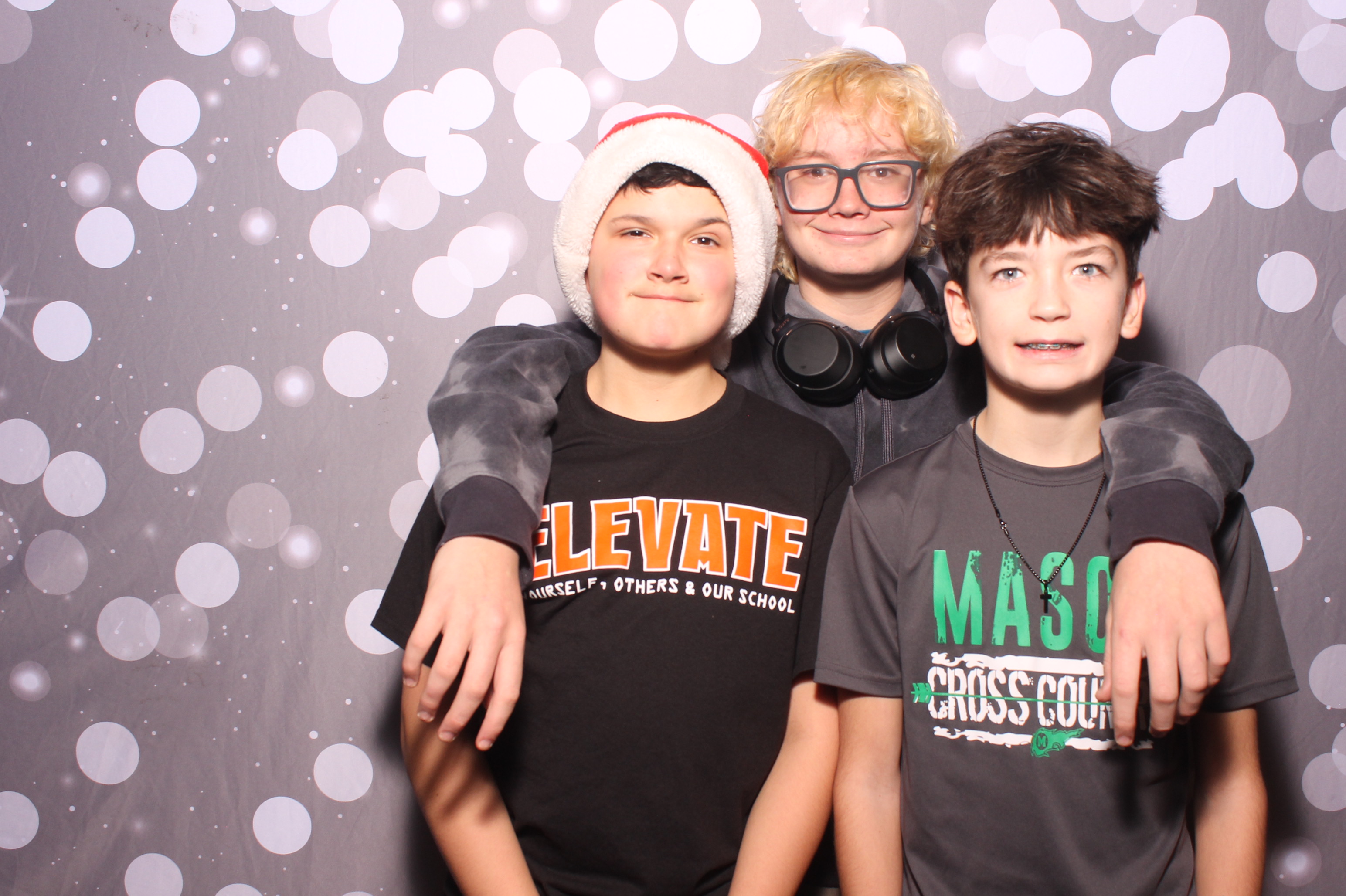Crossroads Mason - Friendmas! | View more photos from the event at gallery.photoboothcincy.com/u/PhotoBoothCincy/Crossroads-Mason-Friendmas