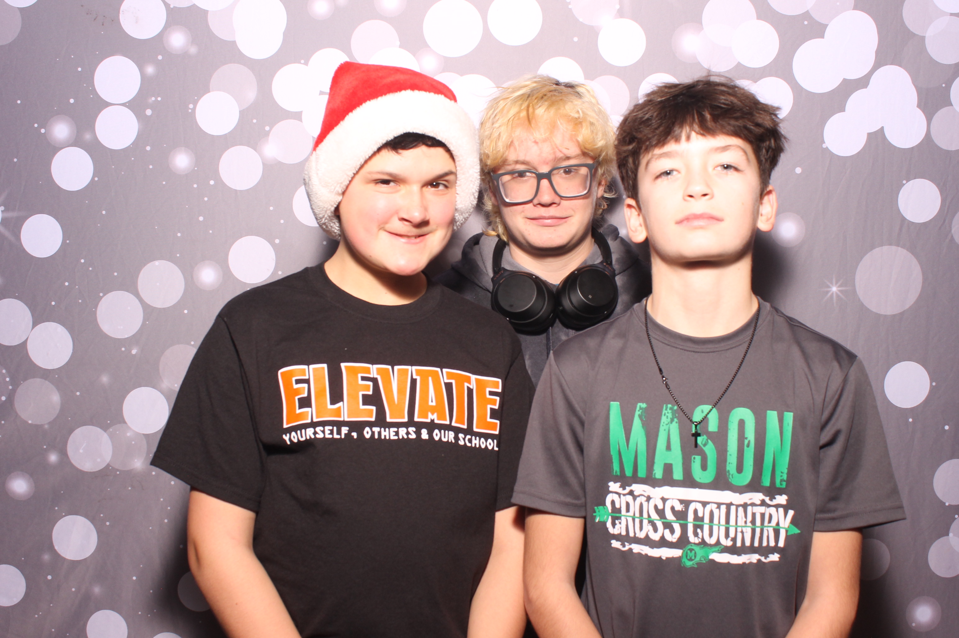 Crossroads Mason - Friendmas! | View more photos from the event at gallery.photoboothcincy.com/u/PhotoBoothCincy/Crossroads-Mason-Friendmas