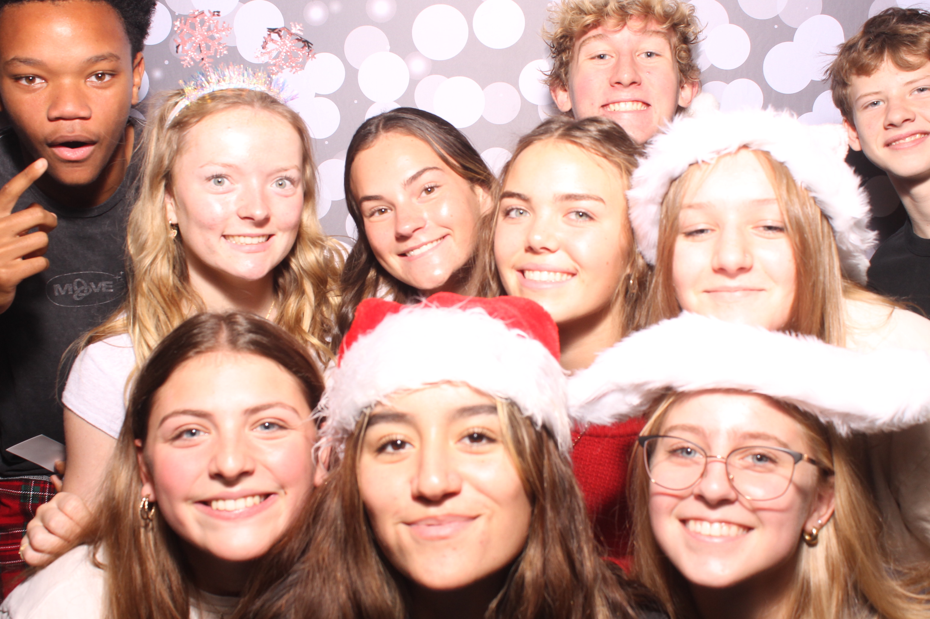 Crossroads Mason - Friendmas! | View more photos from the event at gallery.photoboothcincy.com/u/PhotoBoothCincy/Crossroads-Mason-Friendmas