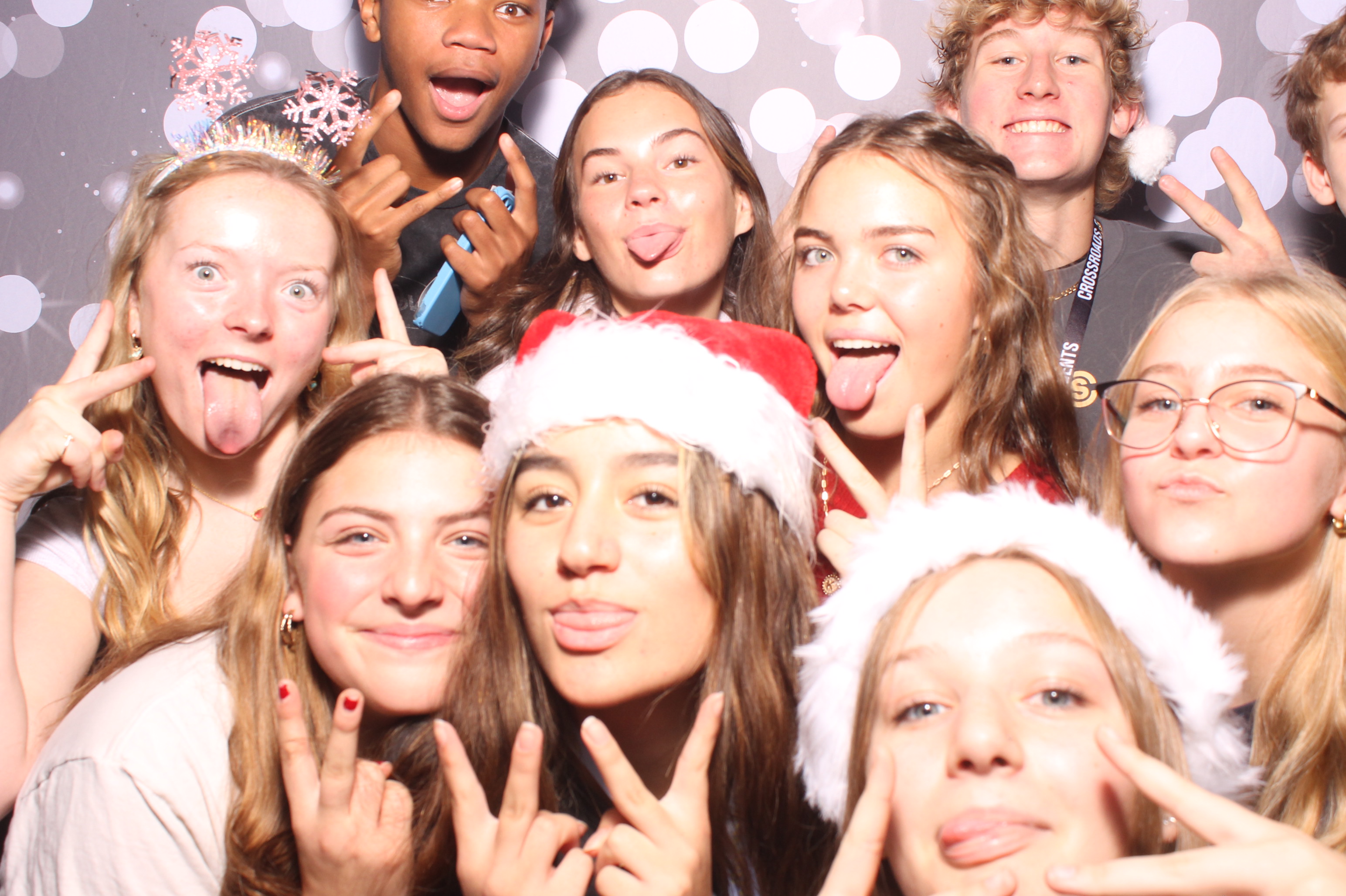 Crossroads Mason - Friendmas! | View more photos from the event at gallery.photoboothcincy.com/u/PhotoBoothCincy/Crossroads-Mason-Friendmas