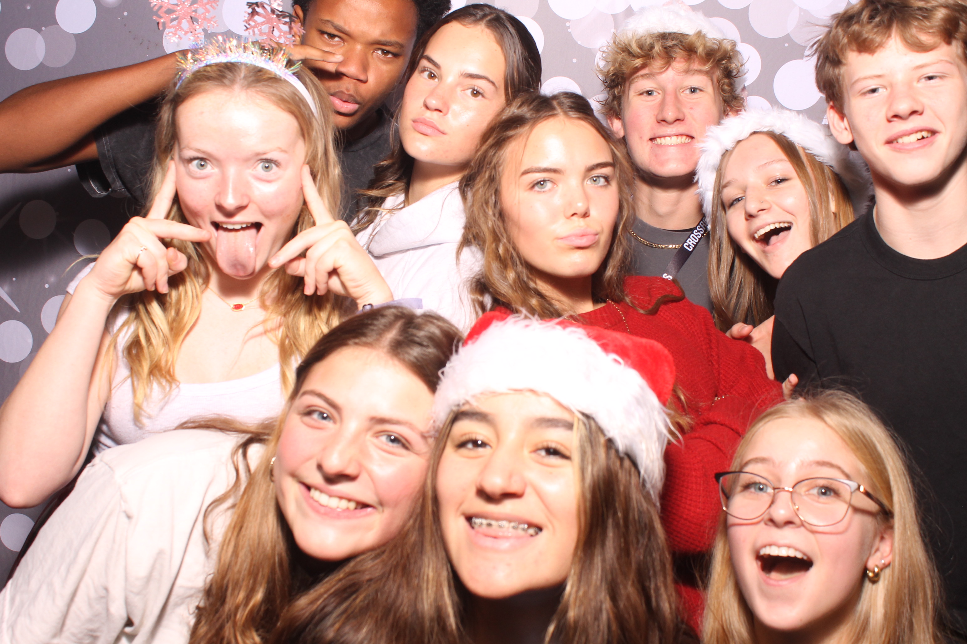 Crossroads Mason - Friendmas! | View more photos from the event at gallery.photoboothcincy.com/u/PhotoBoothCincy/Crossroads-Mason-Friendmas