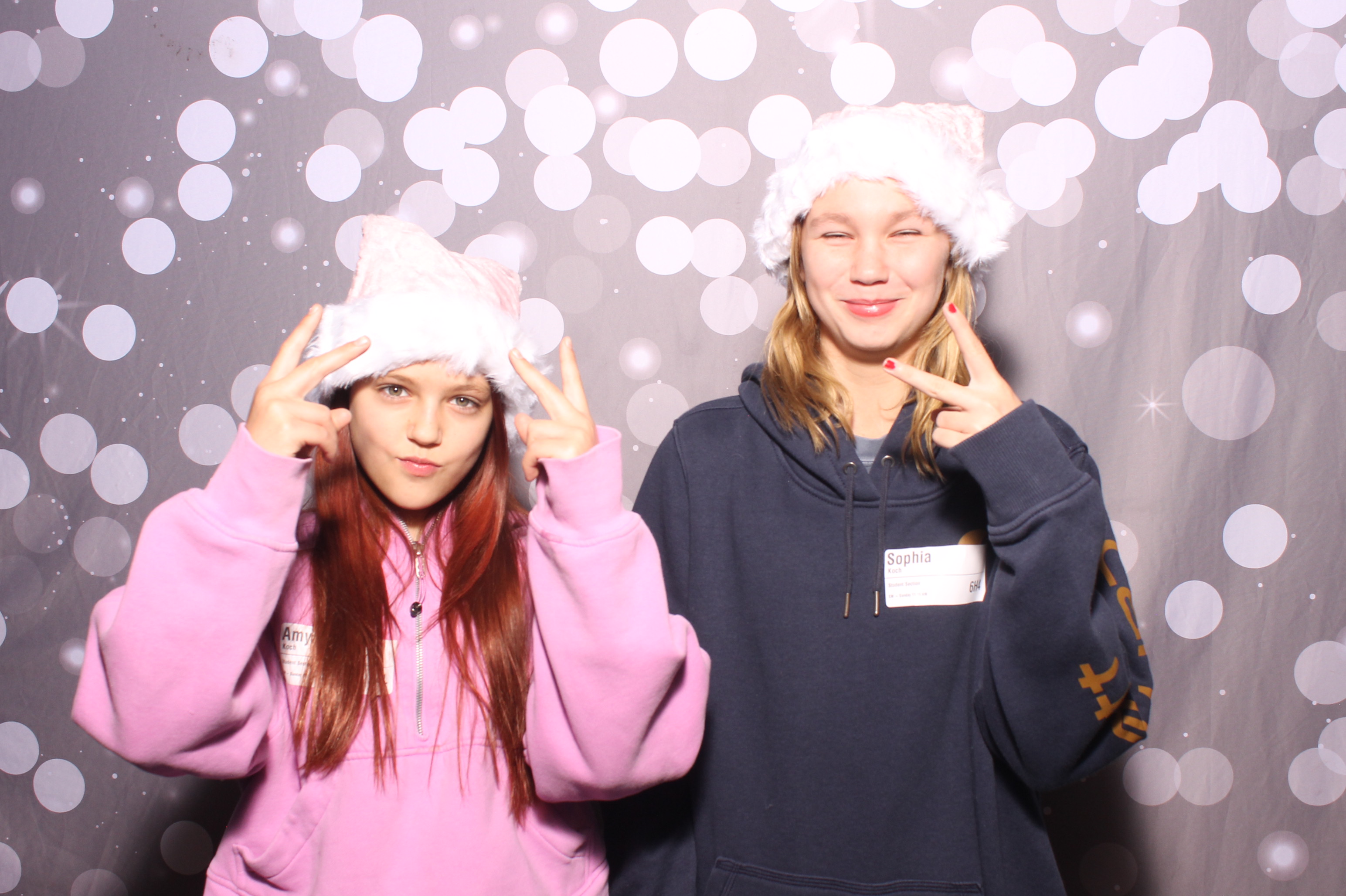 Crossroads Mason - Friendmas! | View more photos from the event at gallery.photoboothcincy.com/u/PhotoBoothCincy/Crossroads-Mason-Friendmas