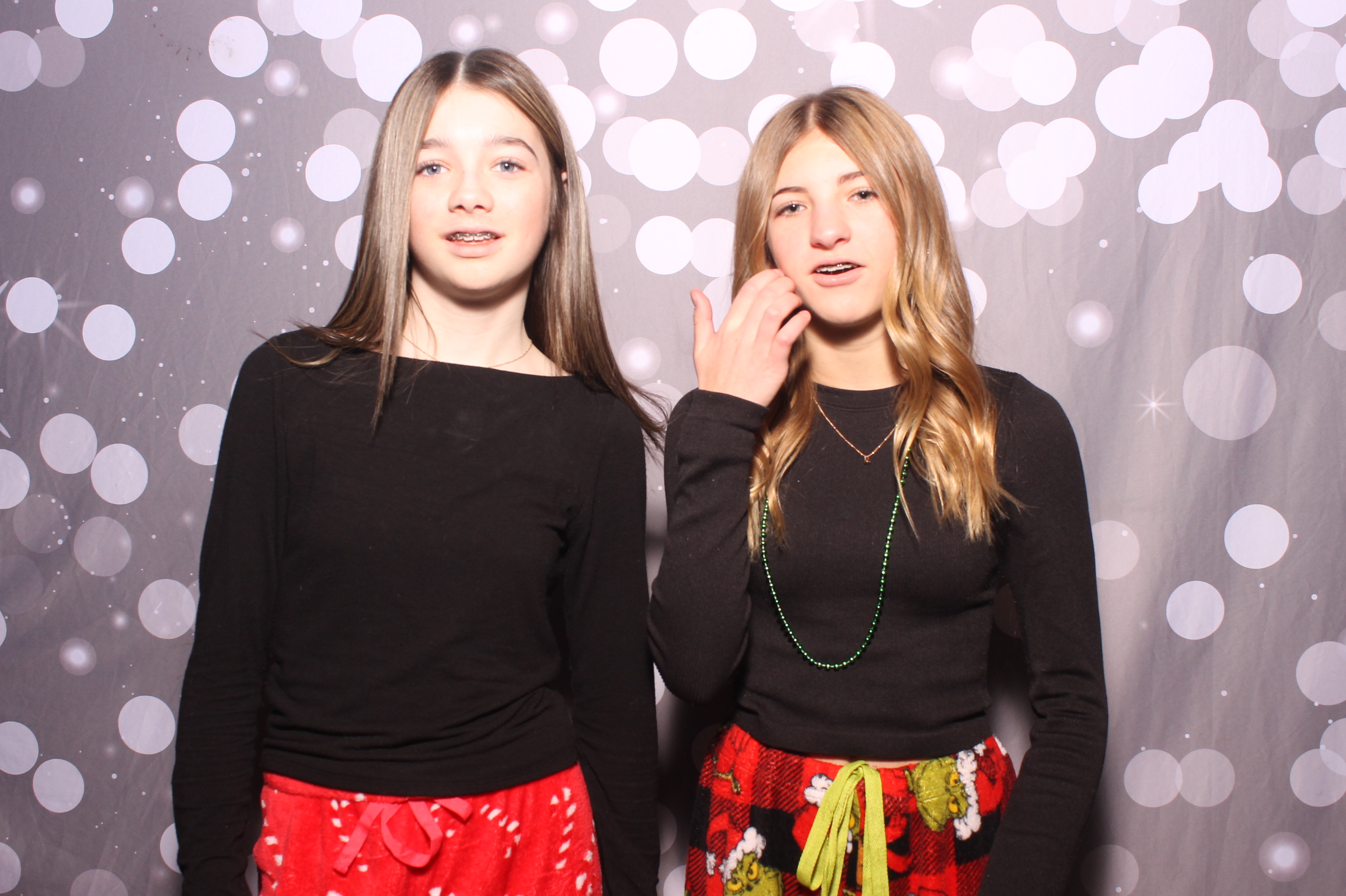 Crossroads Mason - Friendmas! | View more photos from the event at gallery.photoboothcincy.com/u/PhotoBoothCincy/Crossroads-Mason-Friendmas