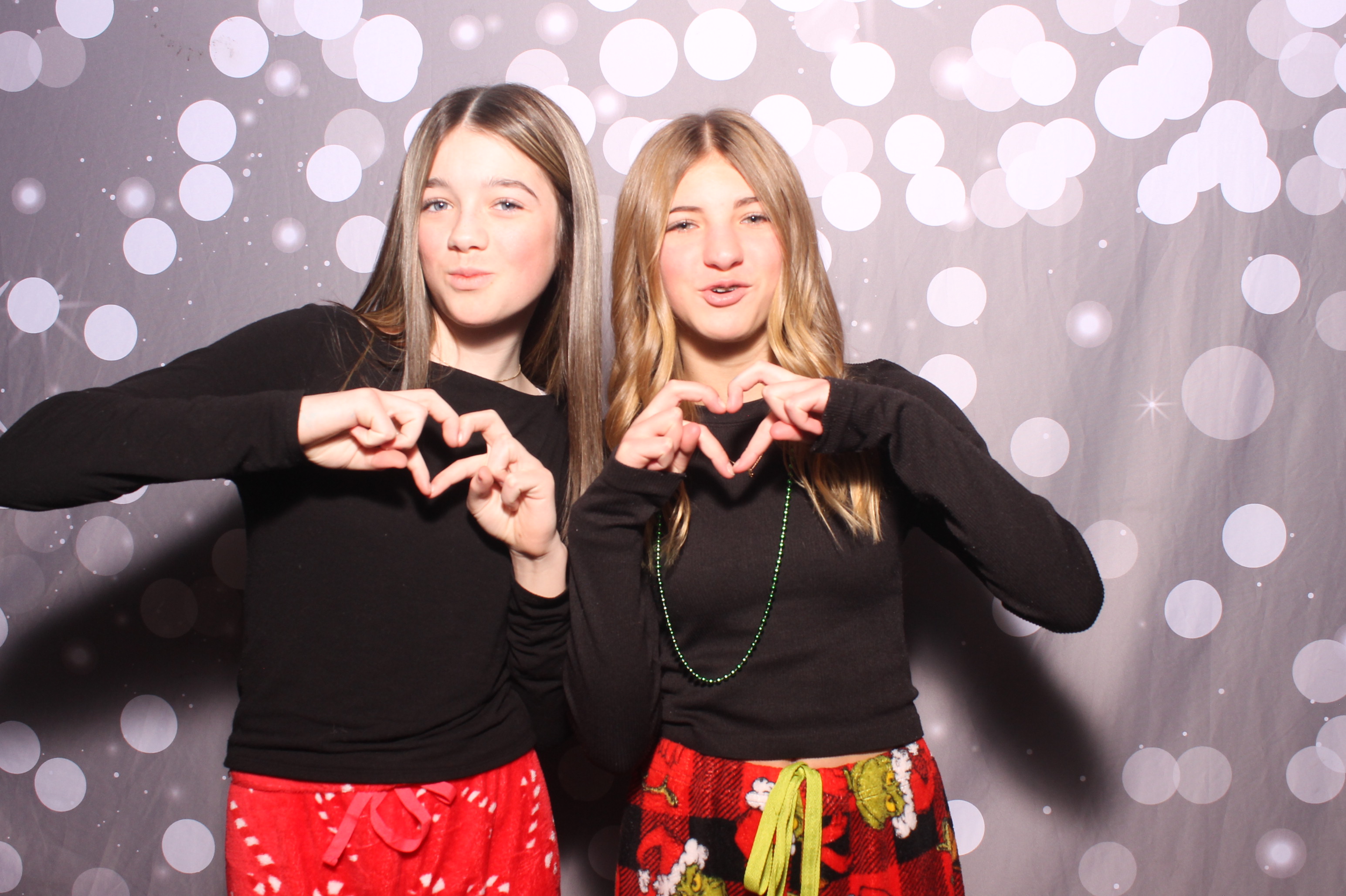 Crossroads Mason - Friendmas! | View more photos from the event at gallery.photoboothcincy.com/u/PhotoBoothCincy/Crossroads-Mason-Friendmas