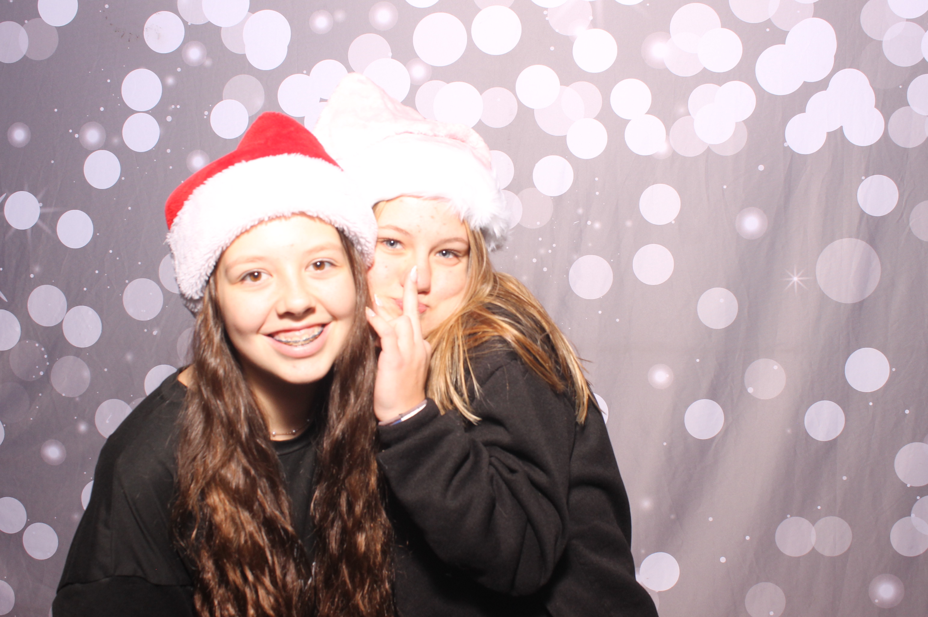Crossroads Mason - Friendmas! | View more photos from the event at gallery.photoboothcincy.com/u/PhotoBoothCincy/Crossroads-Mason-Friendmas