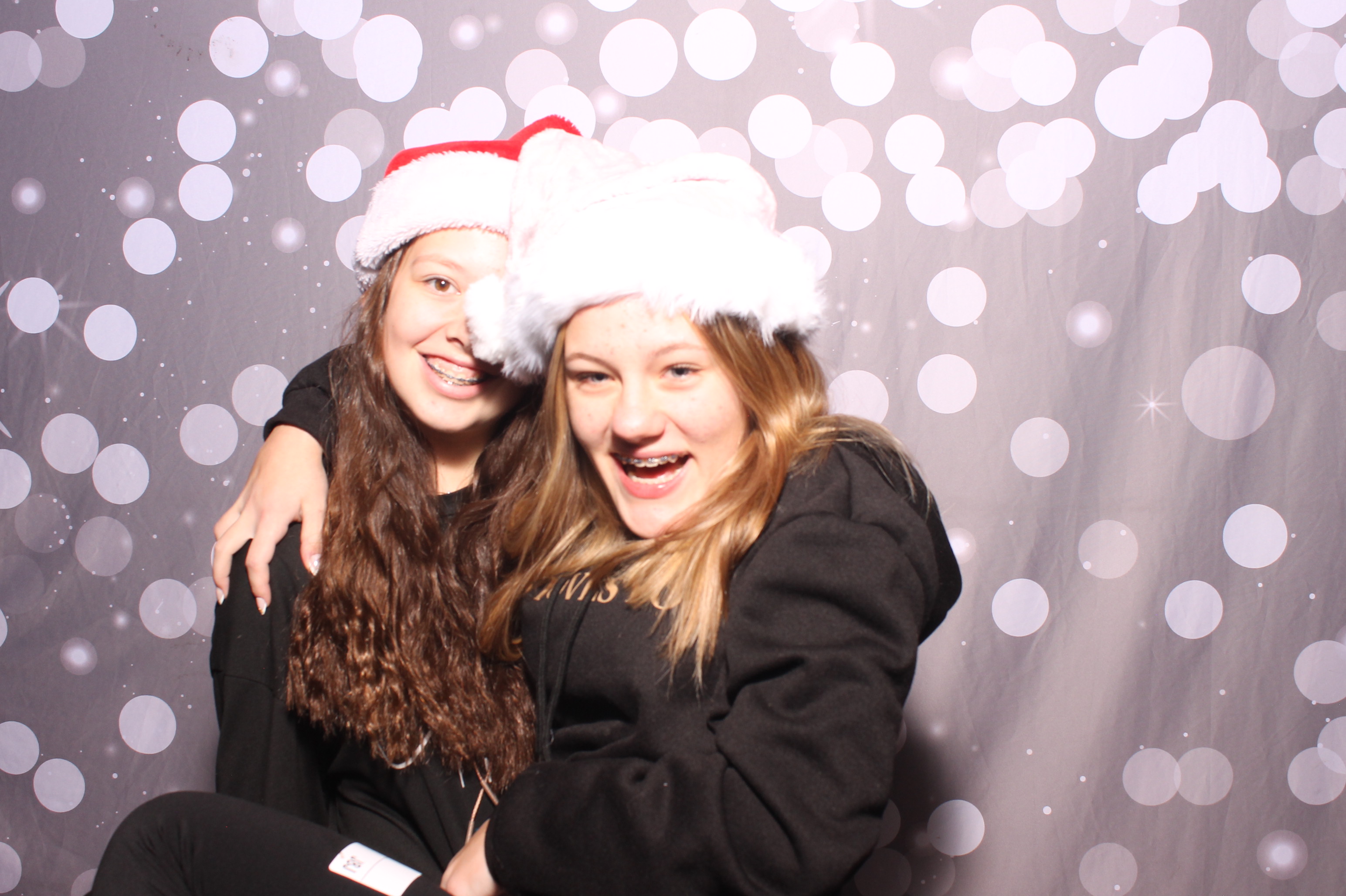 Crossroads Mason - Friendmas! | View more photos from the event at gallery.photoboothcincy.com/u/PhotoBoothCincy/Crossroads-Mason-Friendmas