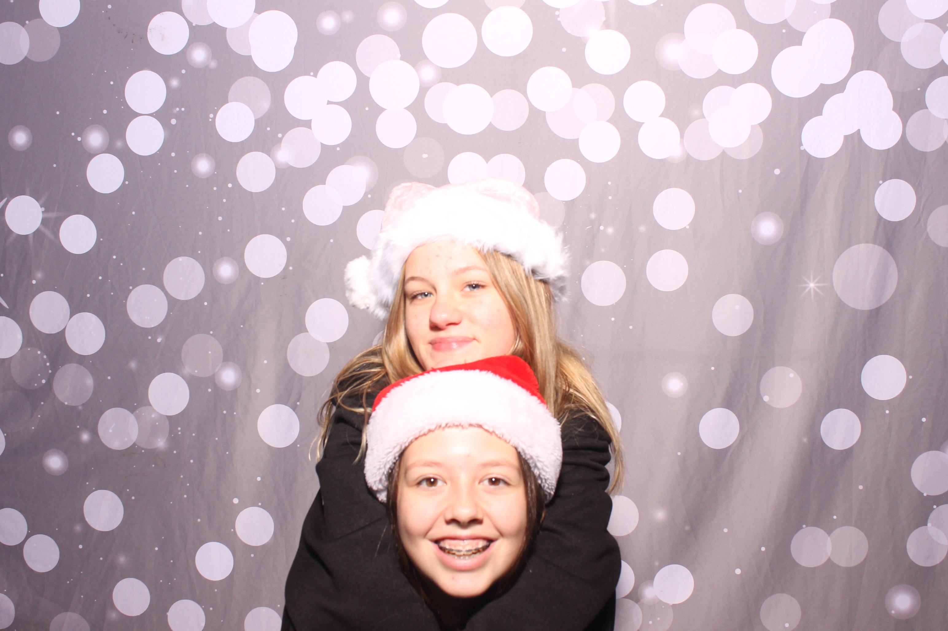 Crossroads Mason - Friendmas! | View more photos from the event at gallery.photoboothcincy.com/u/PhotoBoothCincy/Crossroads-Mason-Friendmas