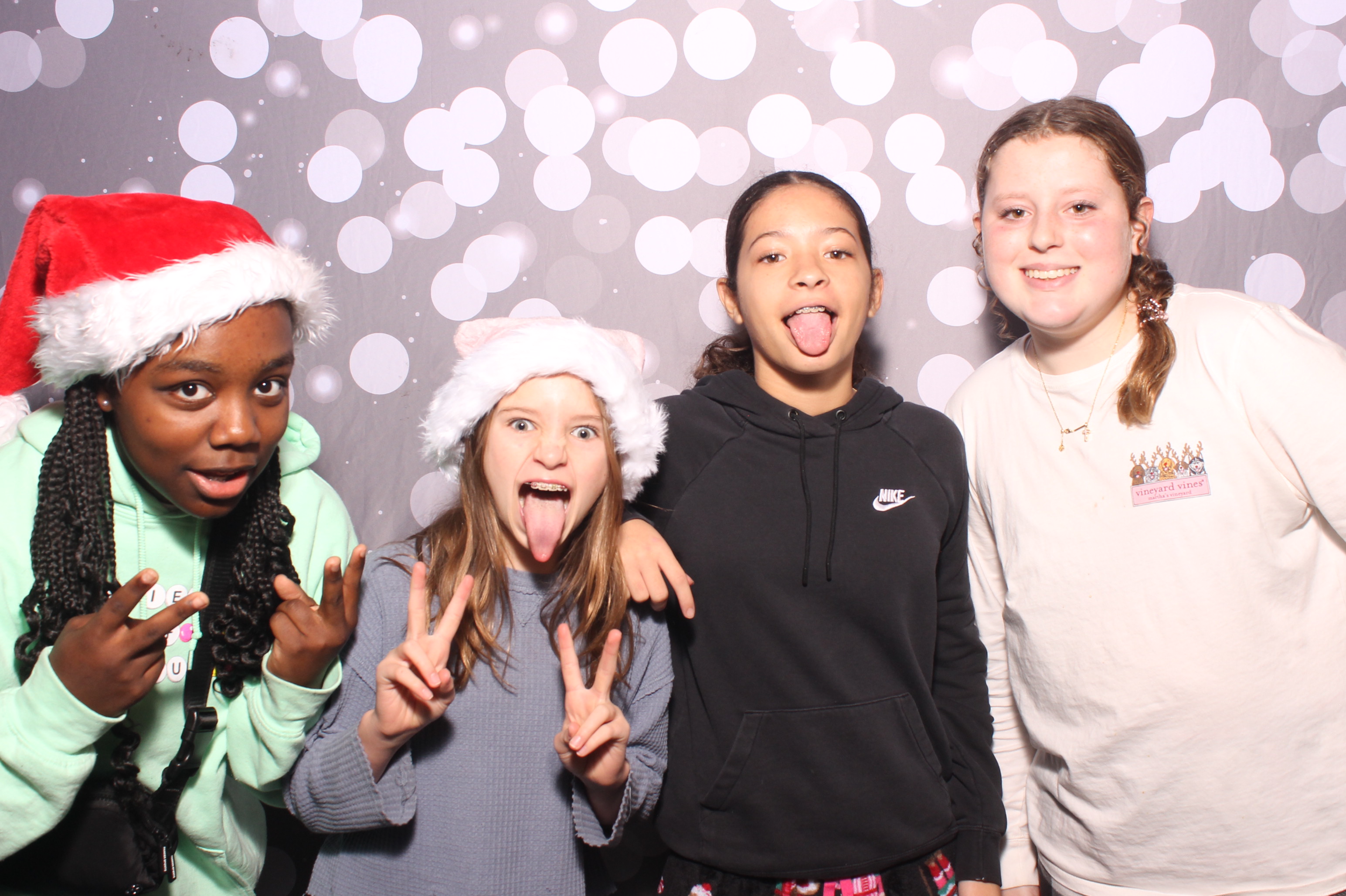 Crossroads Mason - Friendmas! | View more photos from the event at gallery.photoboothcincy.com/u/PhotoBoothCincy/Crossroads-Mason-Friendmas