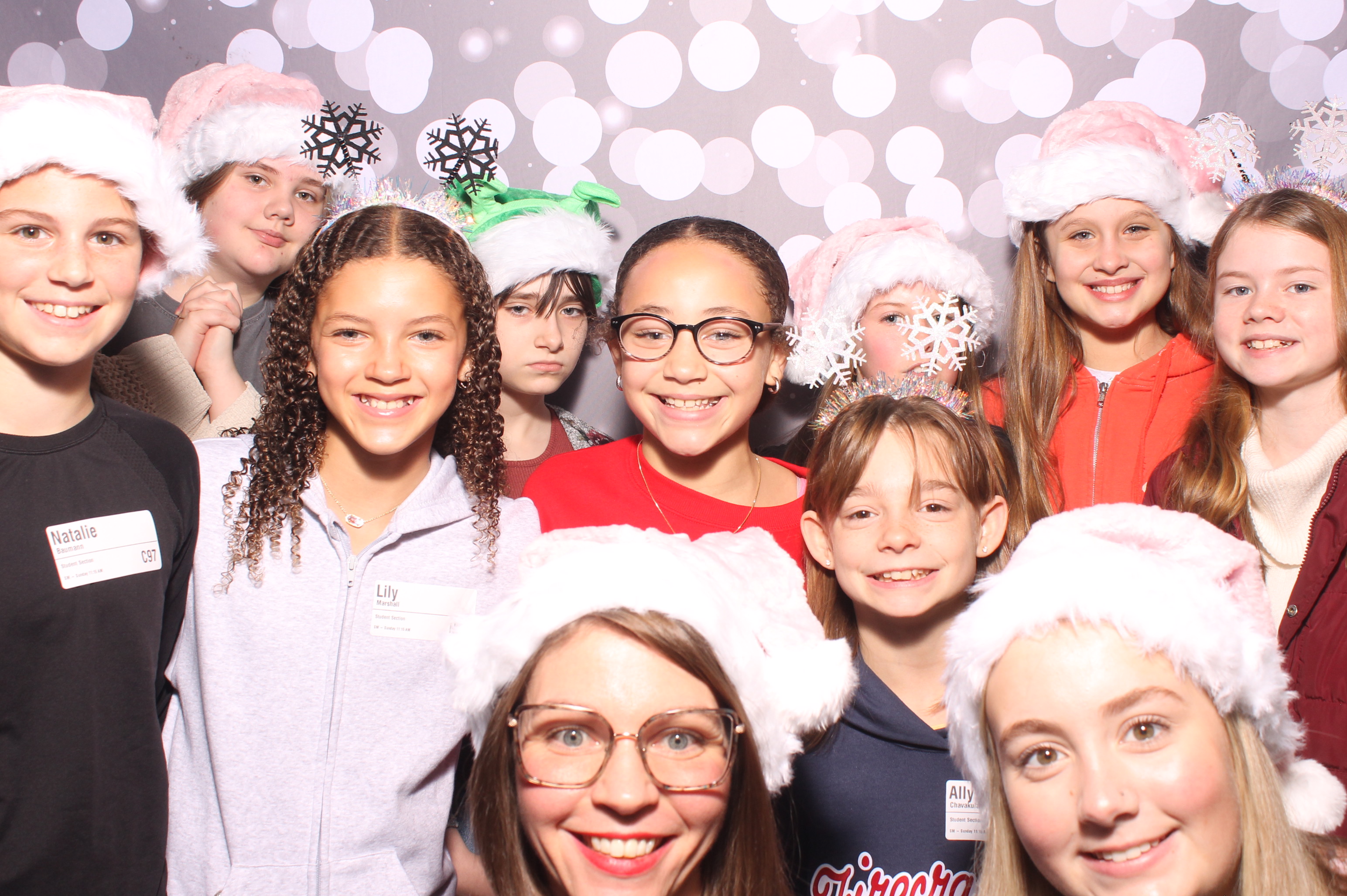 Crossroads Mason - Friendmas! | View more photos from the event at gallery.photoboothcincy.com/u/PhotoBoothCincy/Crossroads-Mason-Friendmas