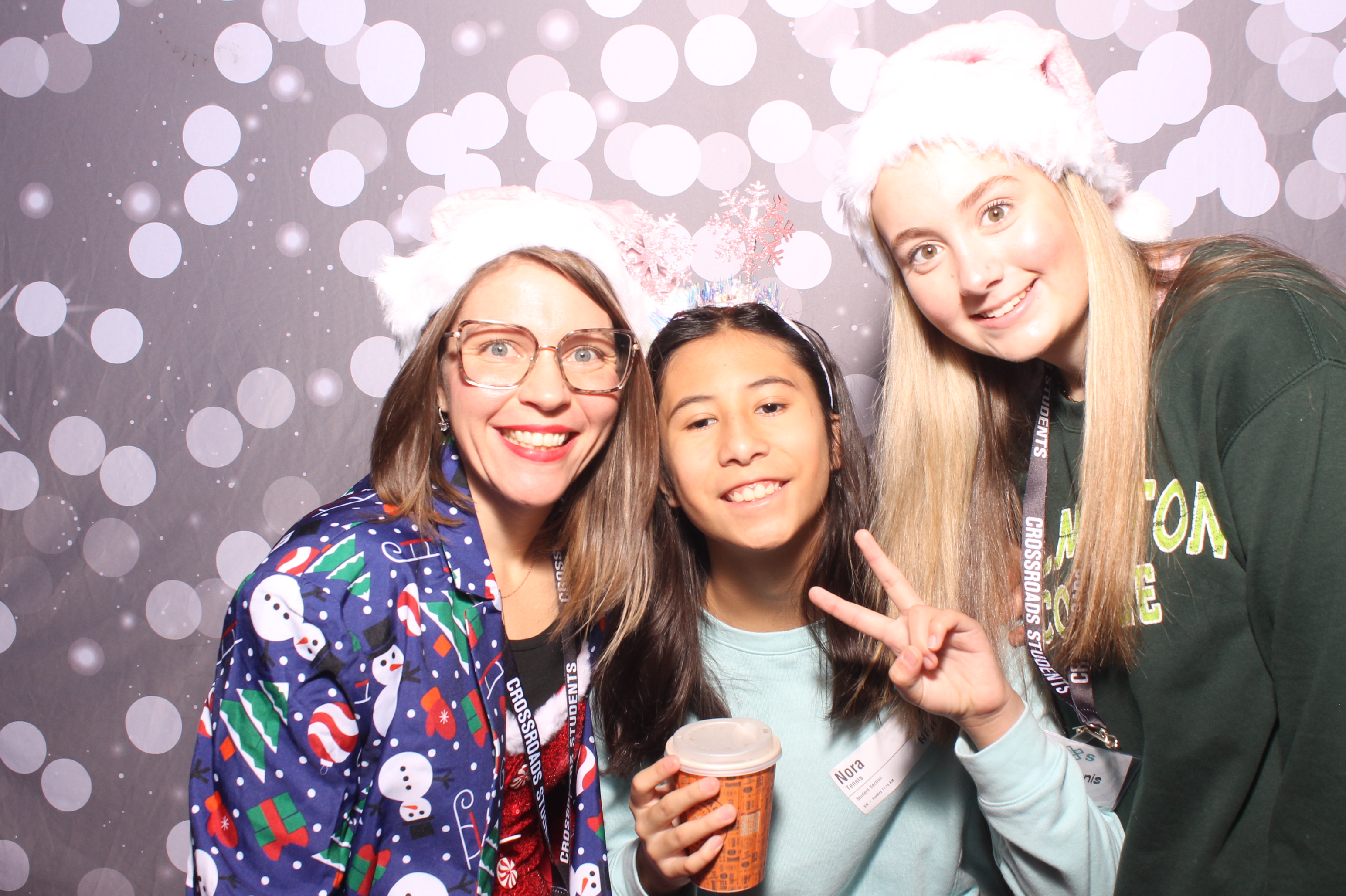 Crossroads Mason - Friendmas! | View more photos from the event at gallery.photoboothcincy.com/u/PhotoBoothCincy/Crossroads-Mason-Friendmas