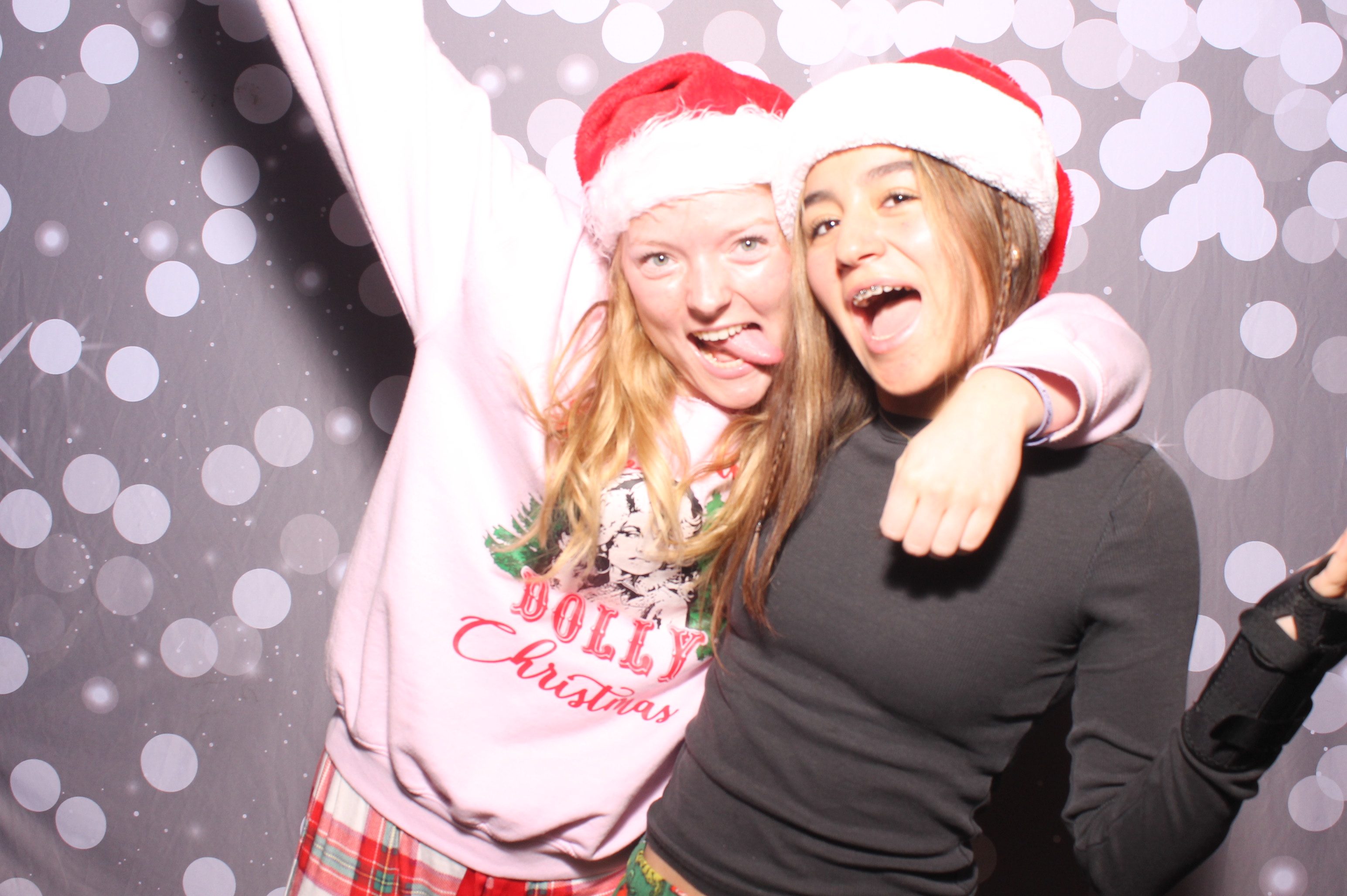 Crossroads Mason - Friendmas! | View more photos from the event at gallery.photoboothcincy.com/u/PhotoBoothCincy/Crossroads-Mason-Friendmas
