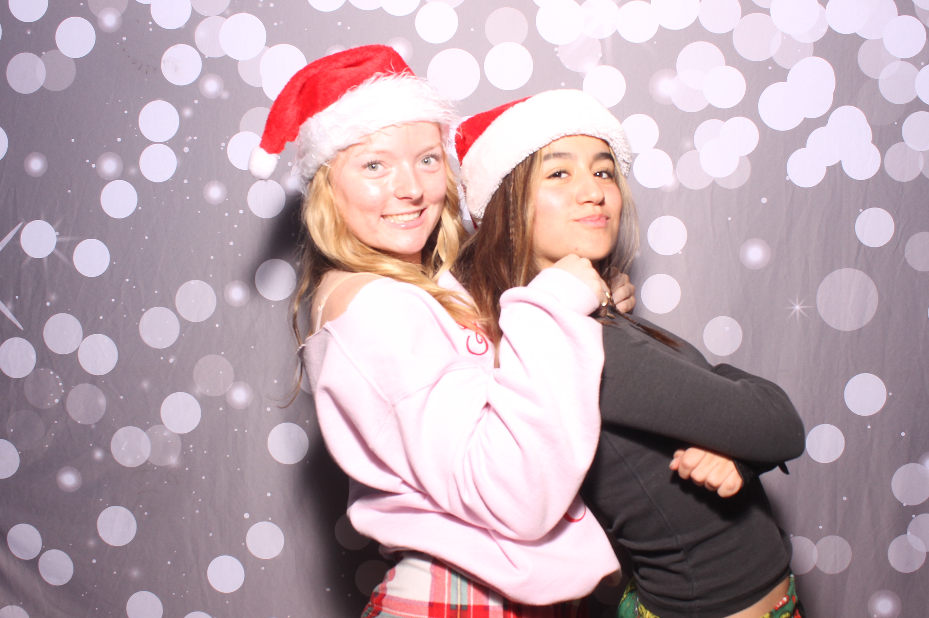 Crossroads Mason - Friendmas! | View more photos from the event at gallery.photoboothcincy.com/u/PhotoBoothCincy/Crossroads-Mason-Friendmas