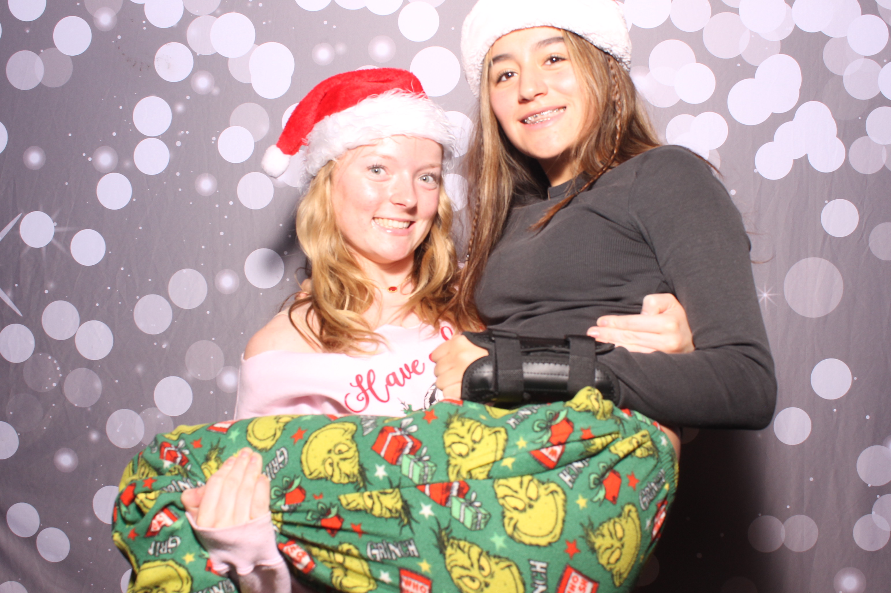 Crossroads Mason - Friendmas! | View more photos from the event at gallery.photoboothcincy.com/u/PhotoBoothCincy/Crossroads-Mason-Friendmas