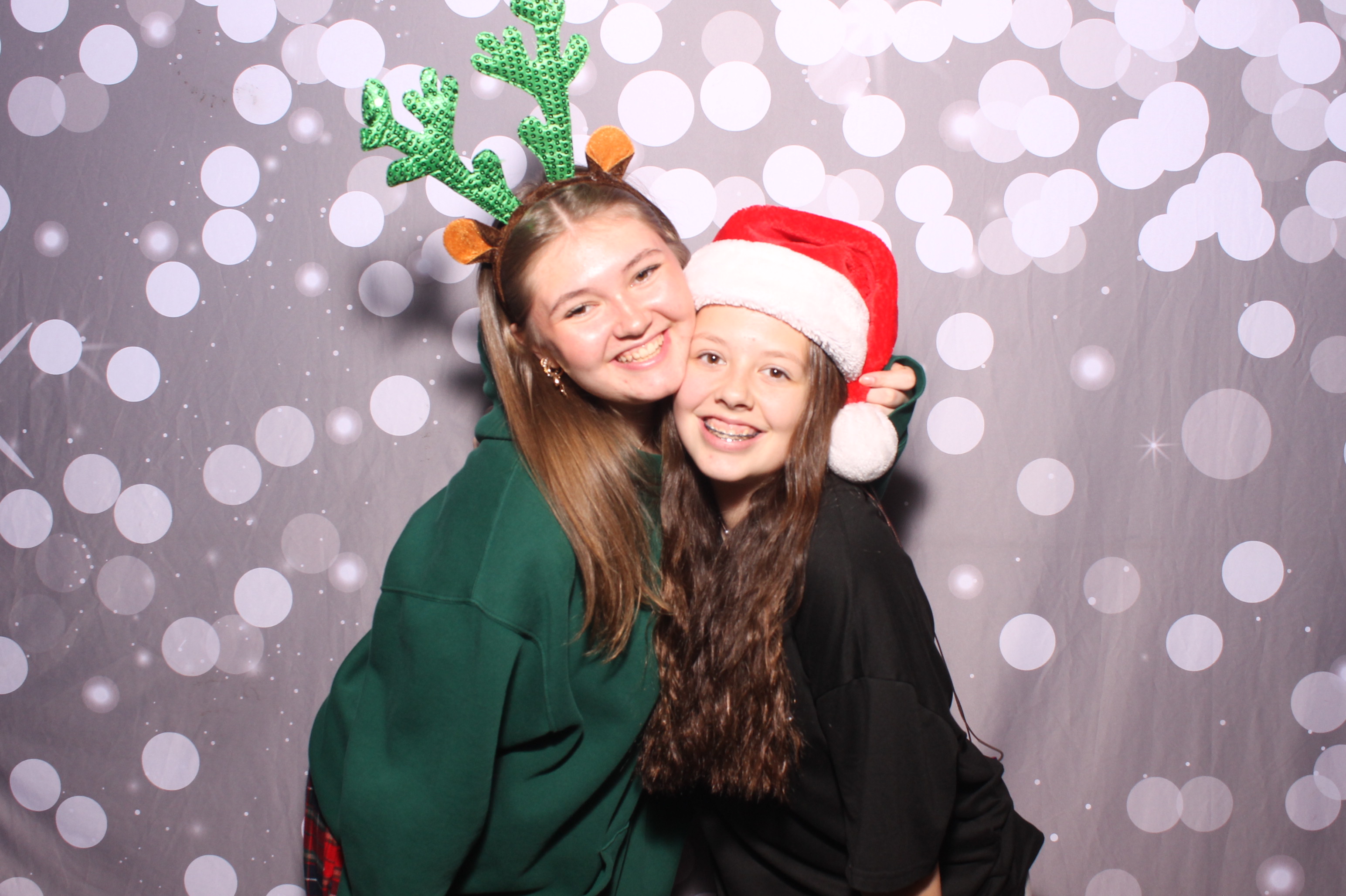 Crossroads Mason - Friendmas! | View more photos from the event at gallery.photoboothcincy.com/u/PhotoBoothCincy/Crossroads-Mason-Friendmas