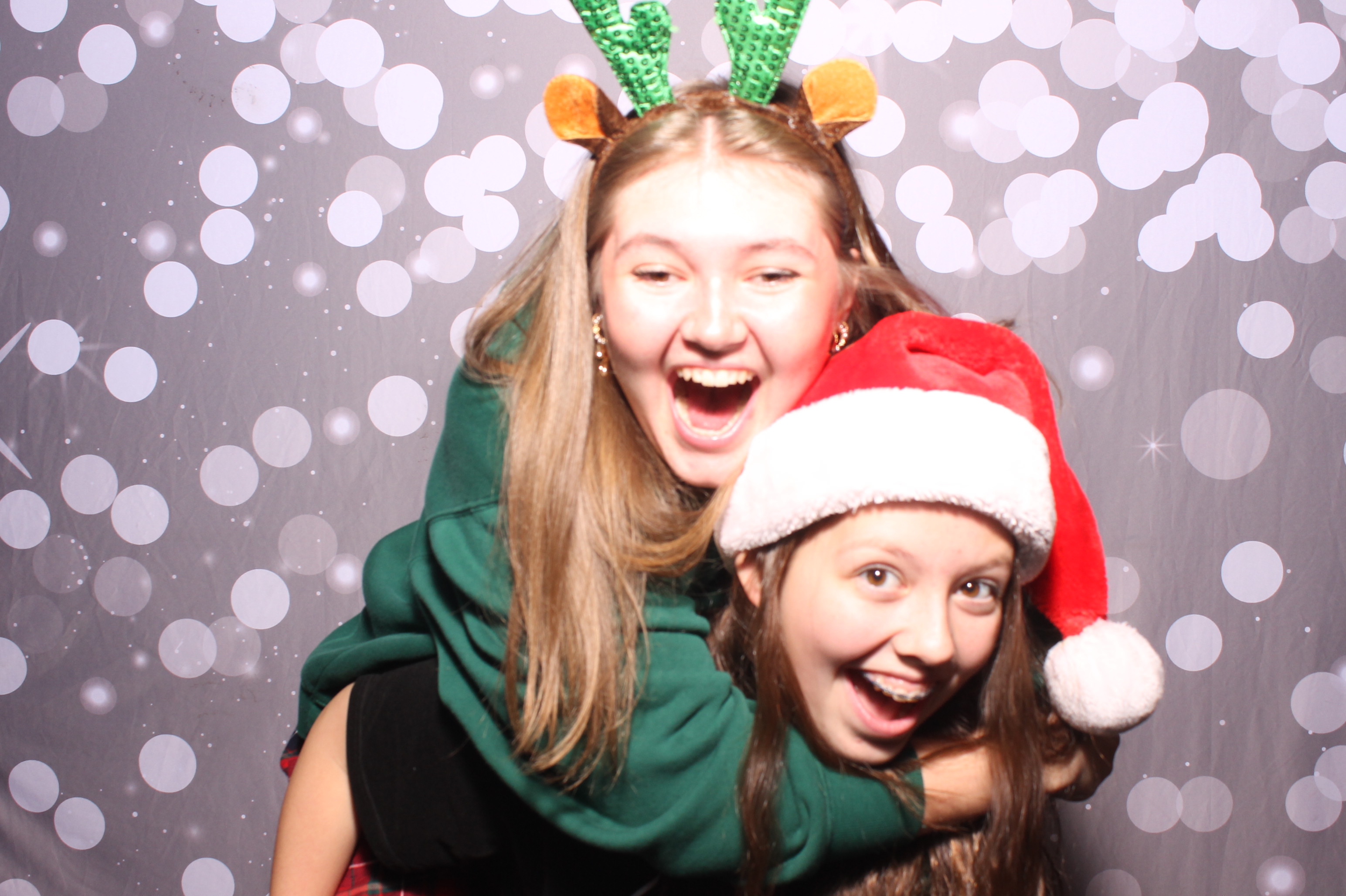 Crossroads Mason - Friendmas! | View more photos from the event at gallery.photoboothcincy.com/u/PhotoBoothCincy/Crossroads-Mason-Friendmas