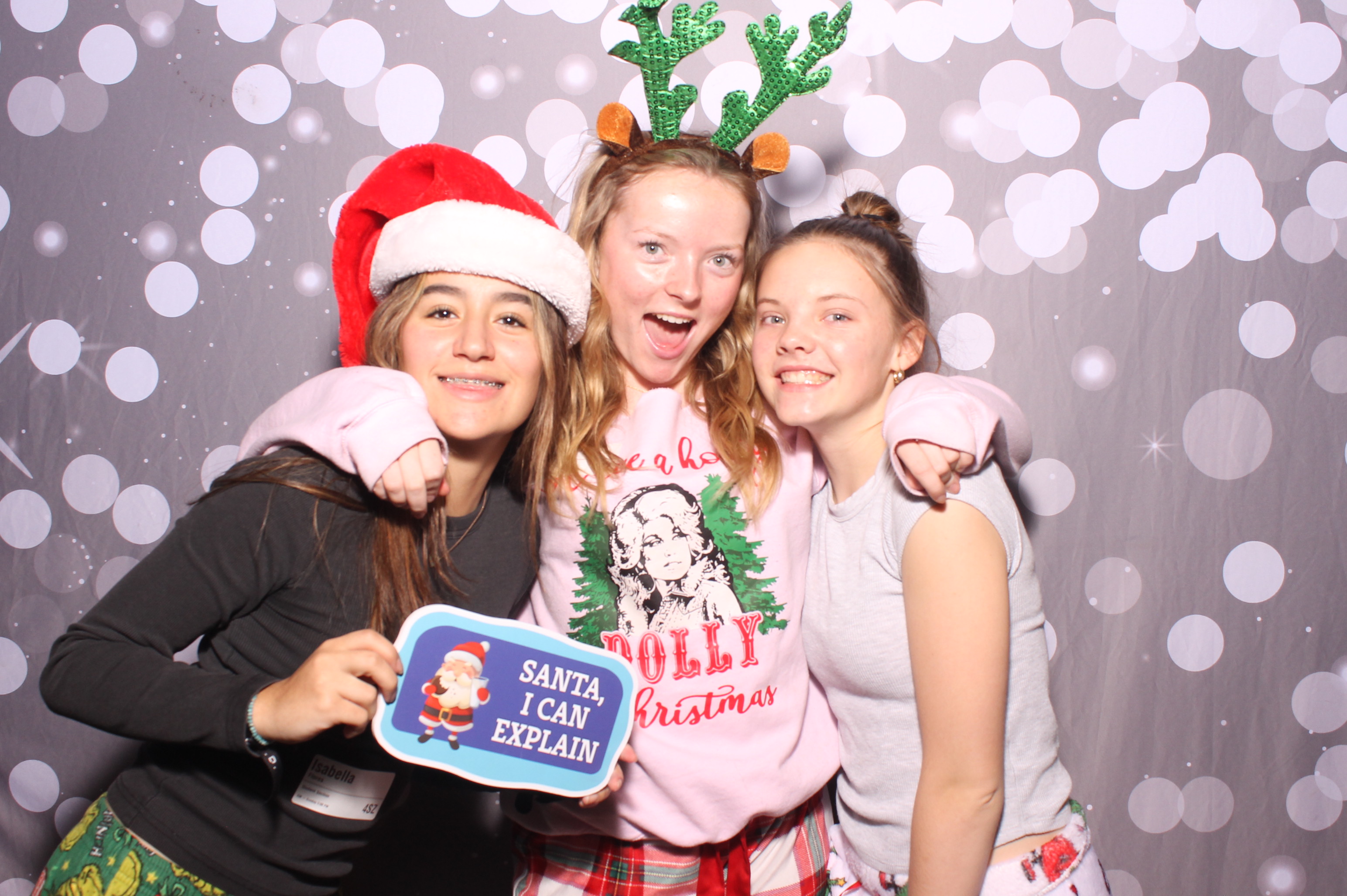 Crossroads Mason - Friendmas! | View more photos from the event at gallery.photoboothcincy.com/u/PhotoBoothCincy/Crossroads-Mason-Friendmas