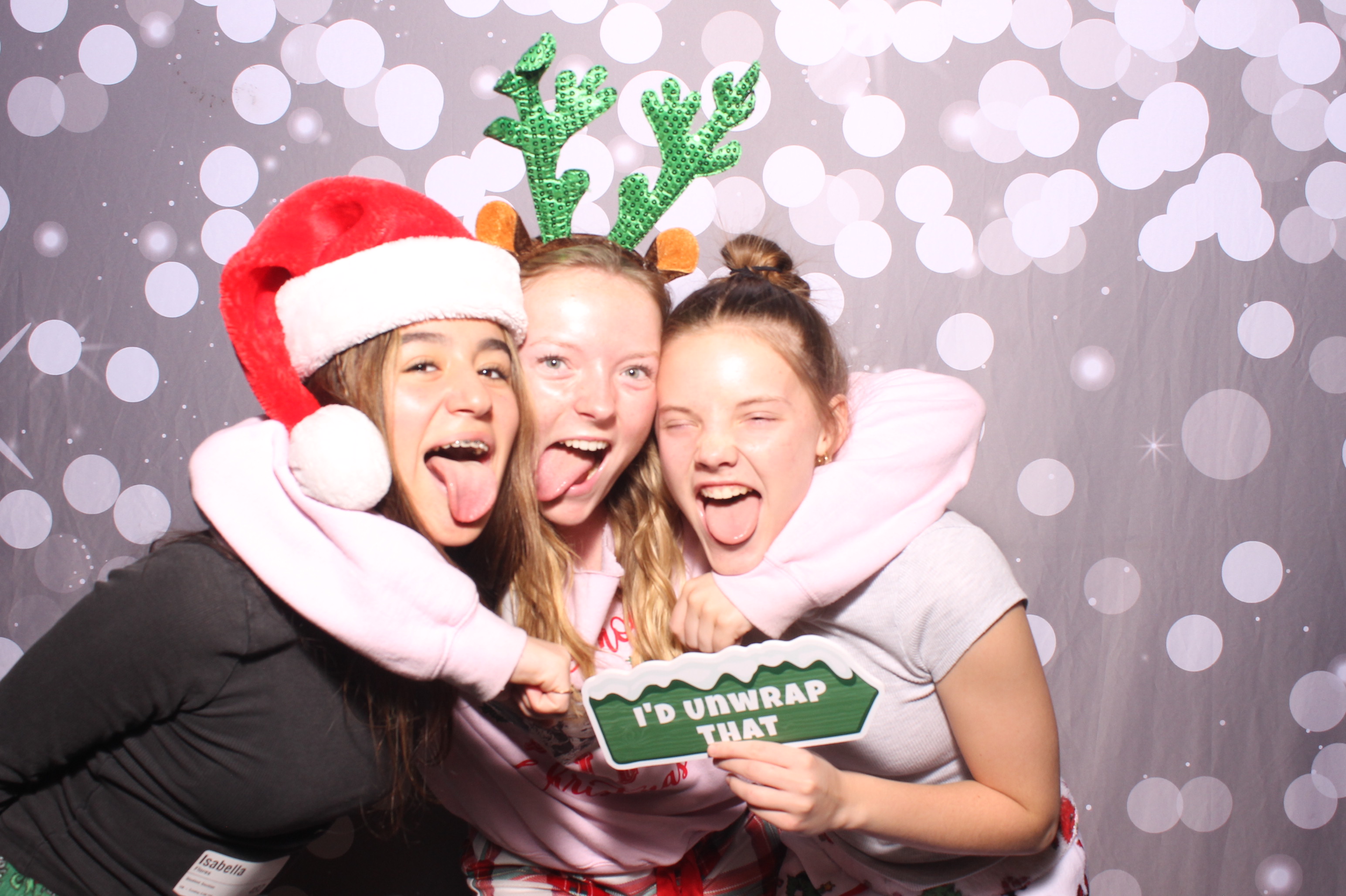 Crossroads Mason - Friendmas! | View more photos from the event at gallery.photoboothcincy.com/u/PhotoBoothCincy/Crossroads-Mason-Friendmas