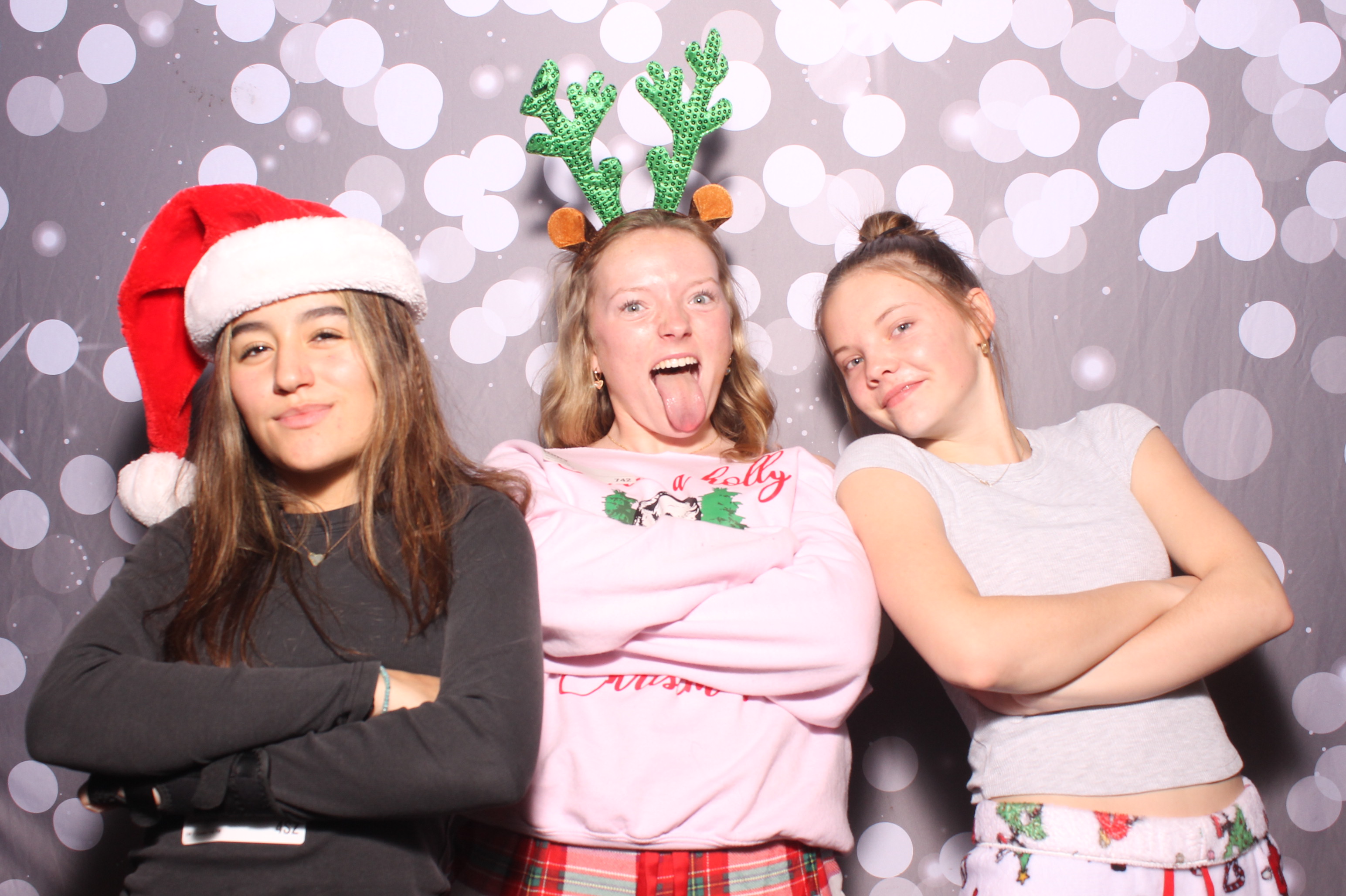 Crossroads Mason - Friendmas! | View more photos from the event at gallery.photoboothcincy.com/u/PhotoBoothCincy/Crossroads-Mason-Friendmas