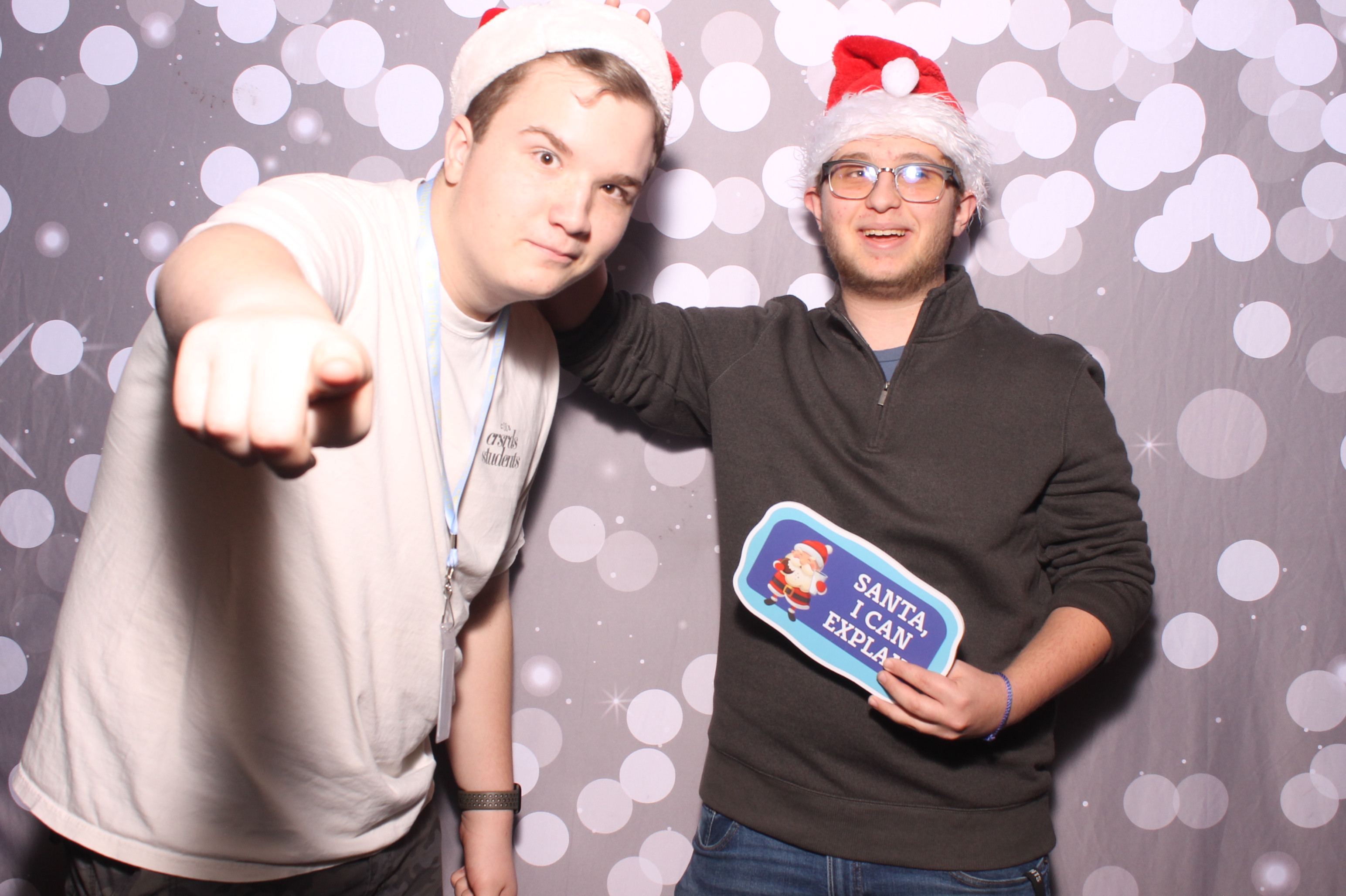 Crossroads Mason - Friendmas! | View more photos from the event at gallery.photoboothcincy.com/u/PhotoBoothCincy/Crossroads-Mason-Friendmas