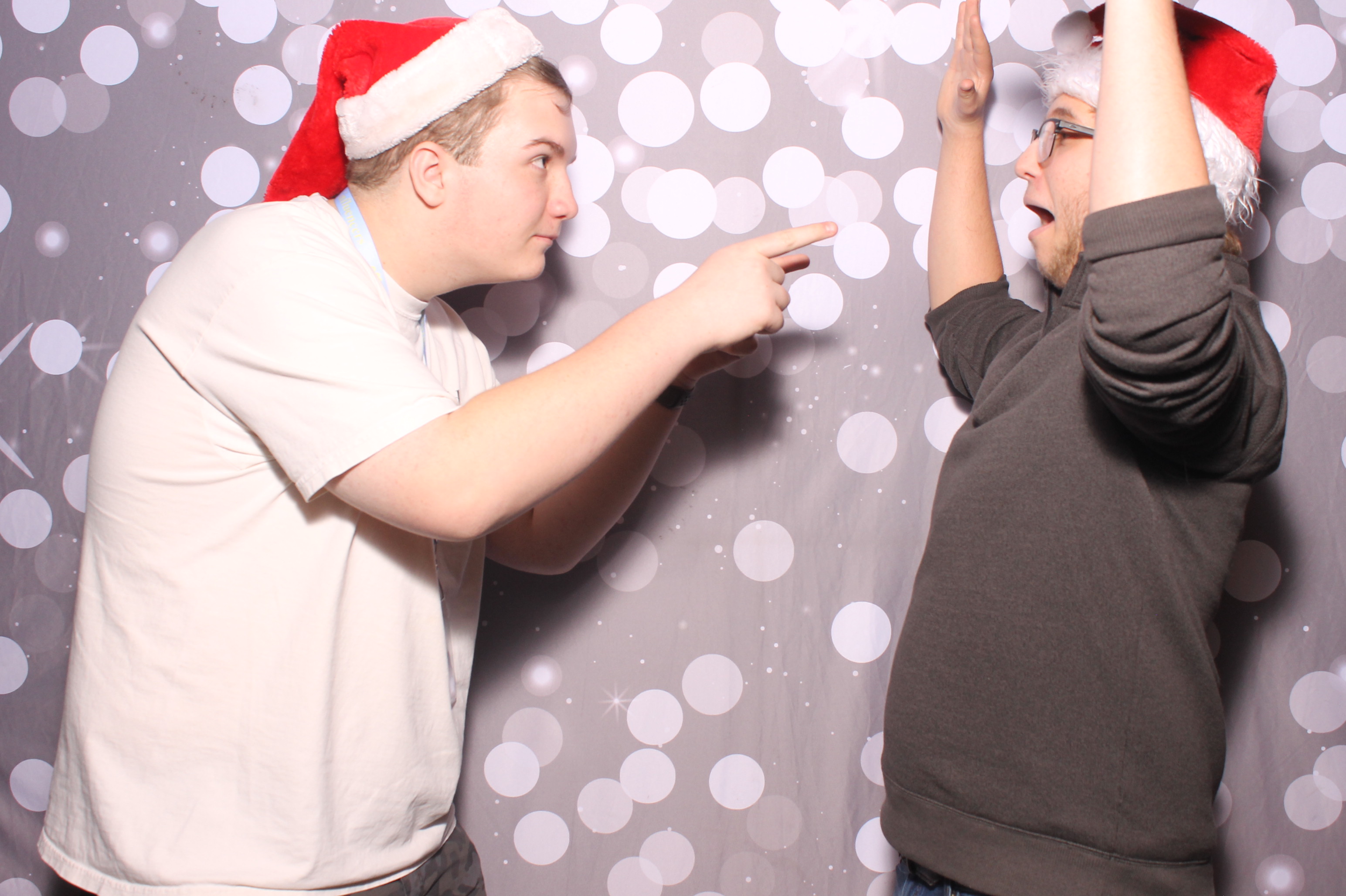 Crossroads Mason - Friendmas! | View more photos from the event at gallery.photoboothcincy.com/u/PhotoBoothCincy/Crossroads-Mason-Friendmas