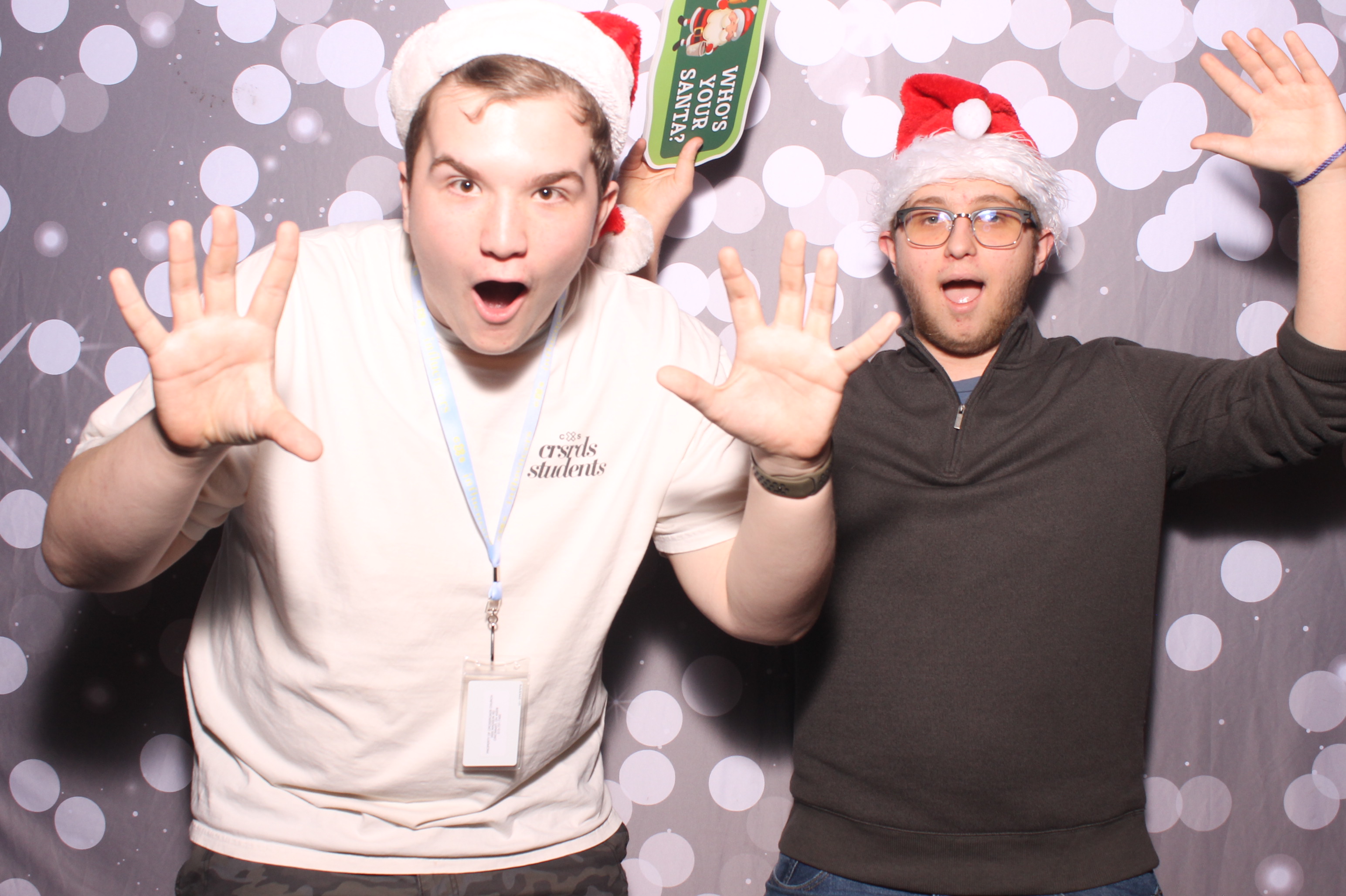 Crossroads Mason - Friendmas! | View more photos from the event at gallery.photoboothcincy.com/u/PhotoBoothCincy/Crossroads-Mason-Friendmas