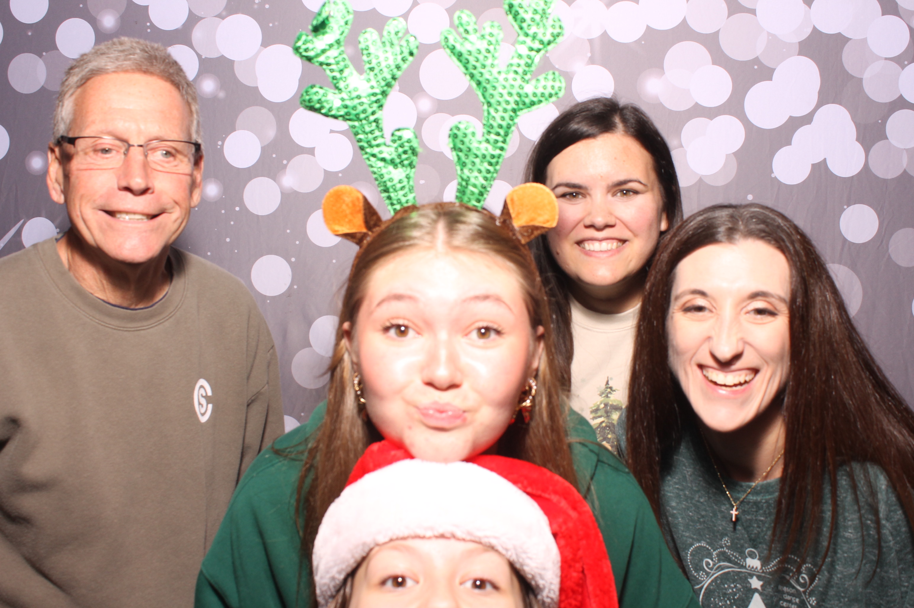 Crossroads Mason - Friendmas! | View more photos from the event at gallery.photoboothcincy.com/u/PhotoBoothCincy/Crossroads-Mason-Friendmas