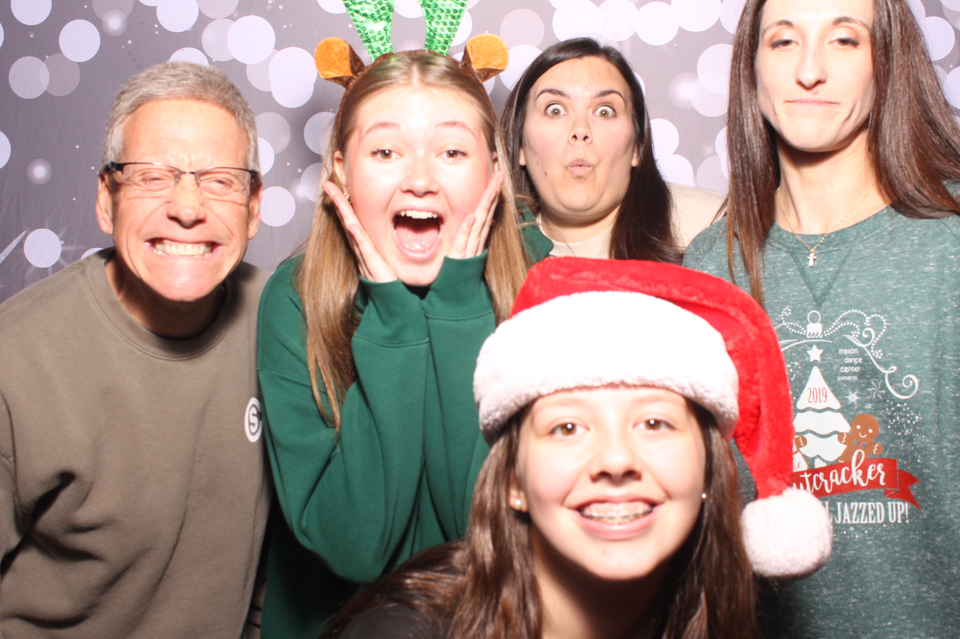 Crossroads Mason - Friendmas! | View more photos from the event at gallery.photoboothcincy.com/u/PhotoBoothCincy/Crossroads-Mason-Friendmas