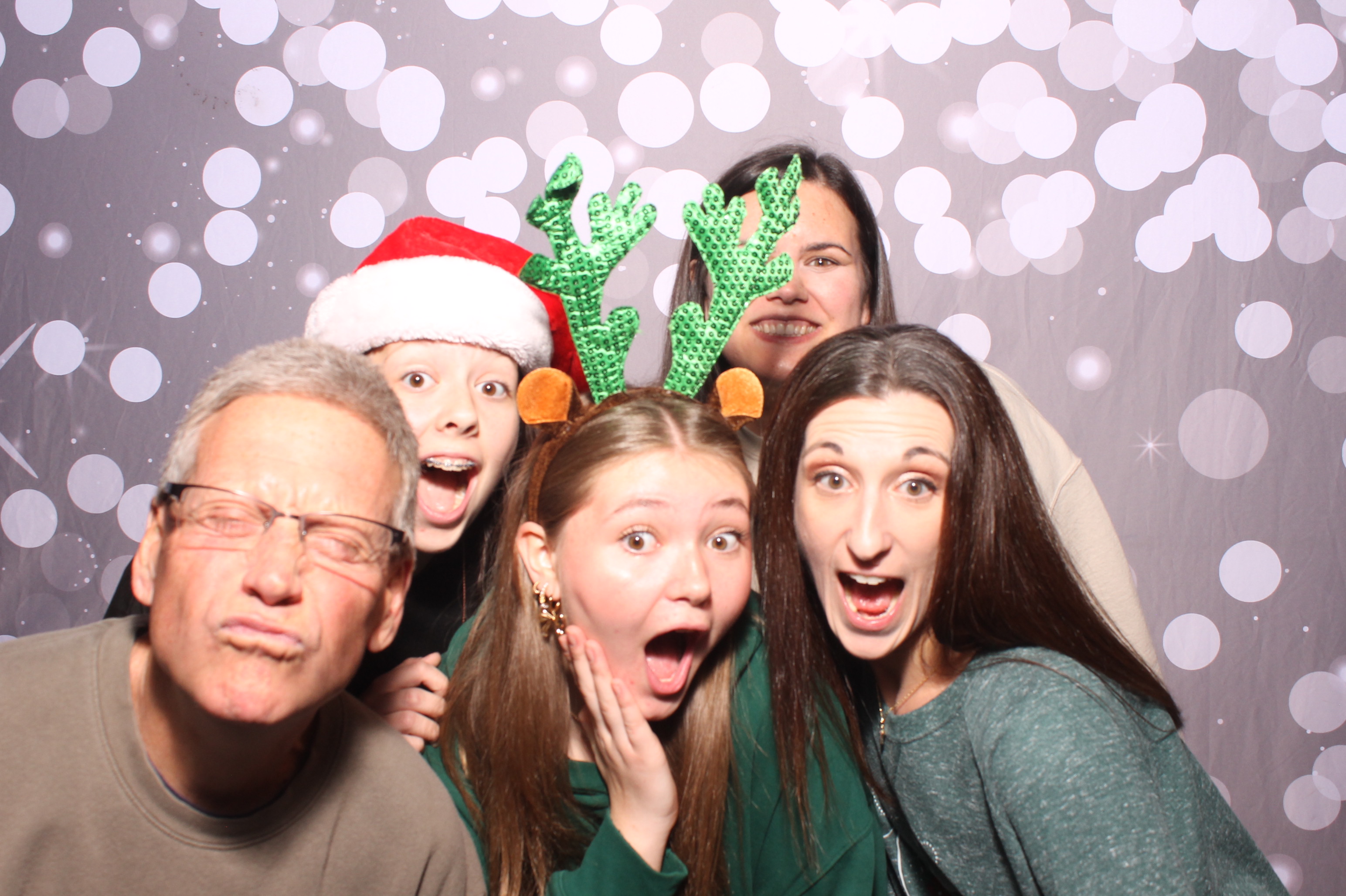 Crossroads Mason - Friendmas! | View more photos from the event at gallery.photoboothcincy.com/u/PhotoBoothCincy/Crossroads-Mason-Friendmas