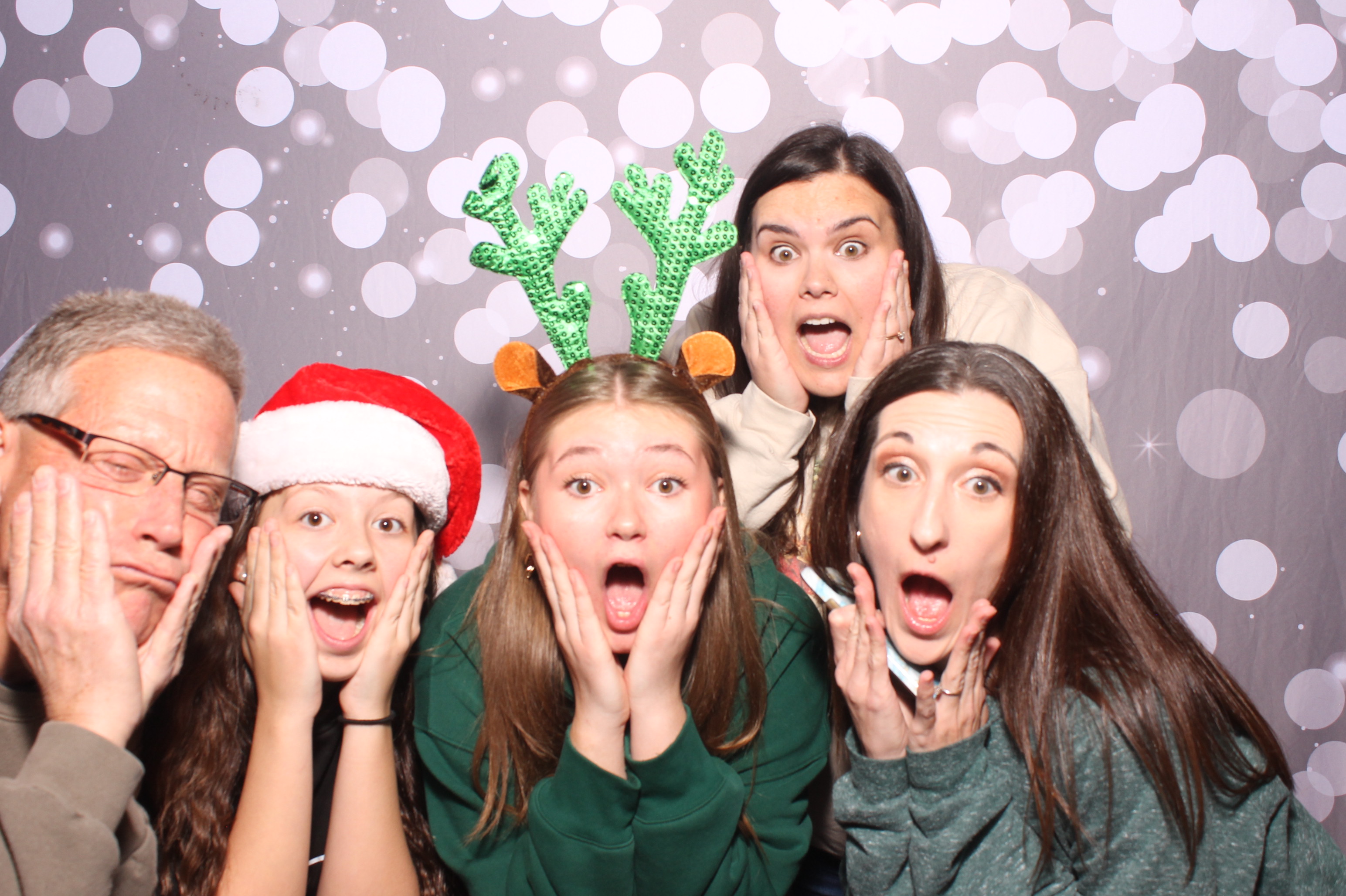 Crossroads Mason - Friendmas! | View more photos from the event at gallery.photoboothcincy.com/u/PhotoBoothCincy/Crossroads-Mason-Friendmas