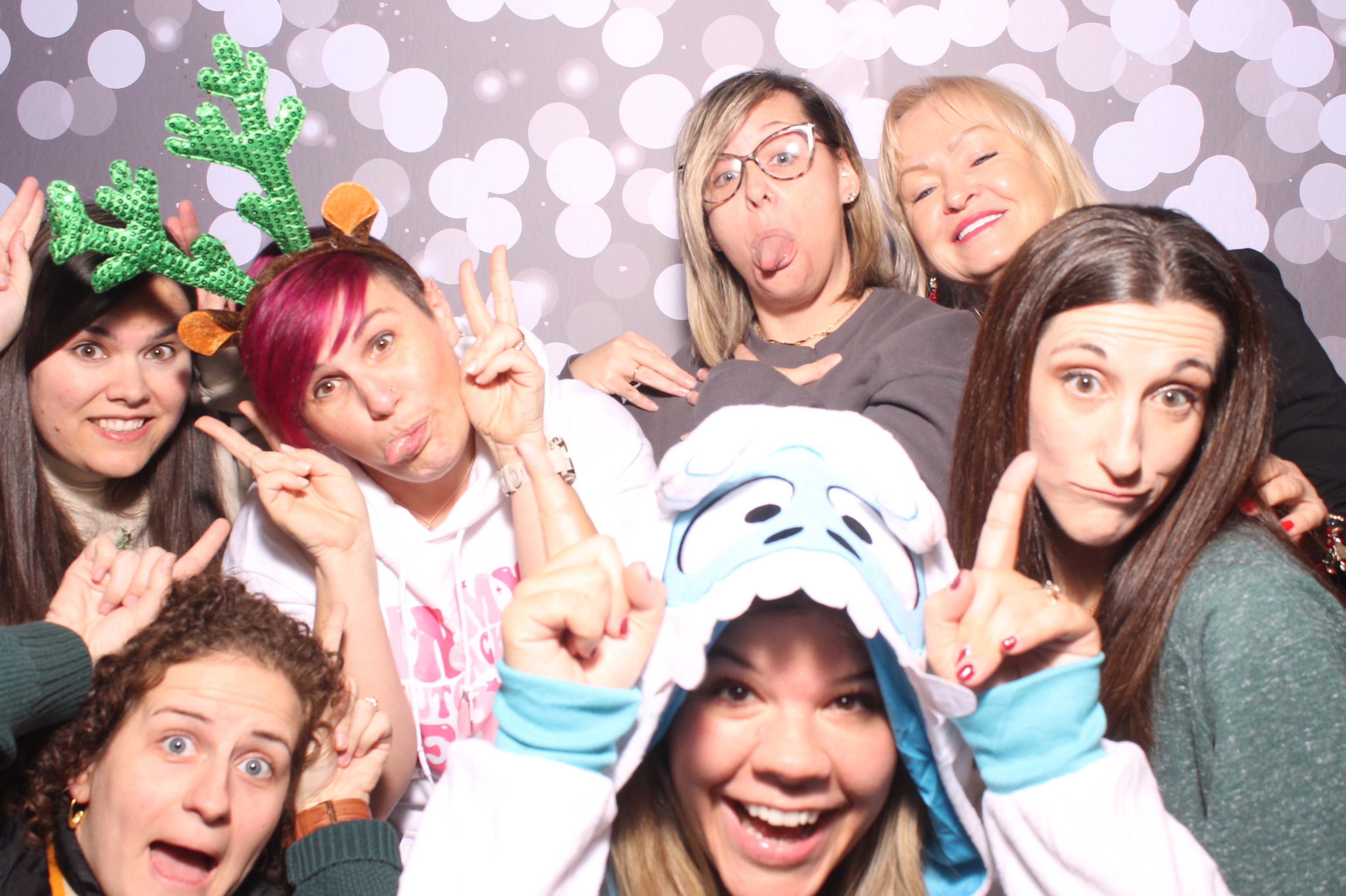 Crossroads Mason - Friendmas! | View more photos from the event at gallery.photoboothcincy.com/u/PhotoBoothCincy/Crossroads-Mason-Friendmas