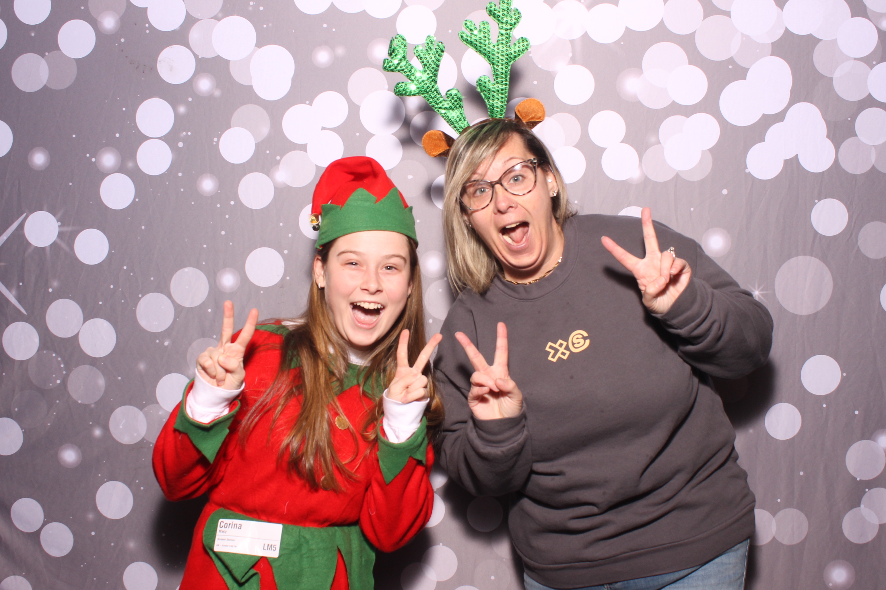 Crossroads Mason - Friendmas! | View more photos from the event at gallery.photoboothcincy.com/u/PhotoBoothCincy/Crossroads-Mason-Friendmas