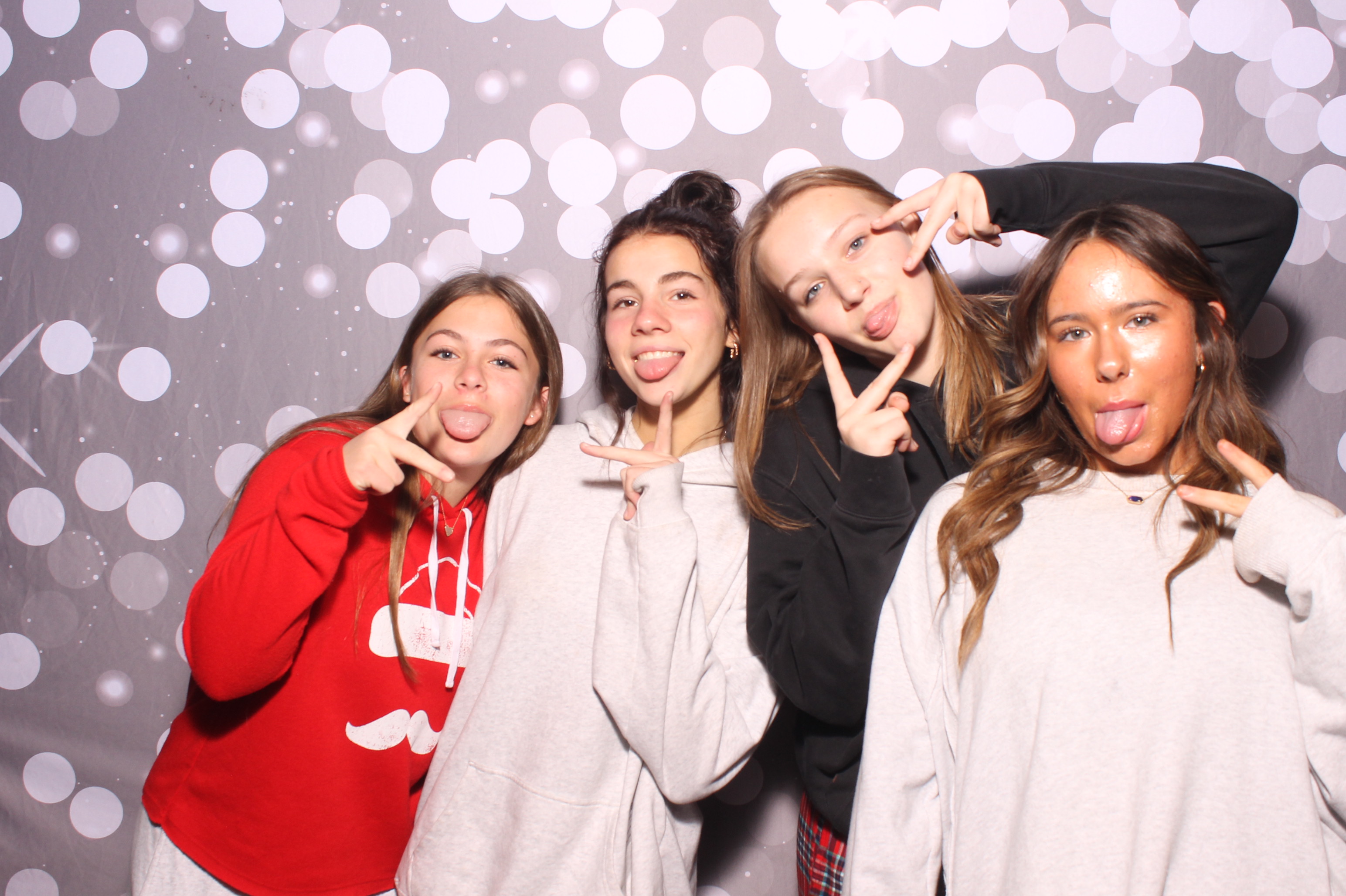Crossroads Mason - Friendmas! | View more photos from the event at gallery.photoboothcincy.com/u/PhotoBoothCincy/Crossroads-Mason-Friendmas
