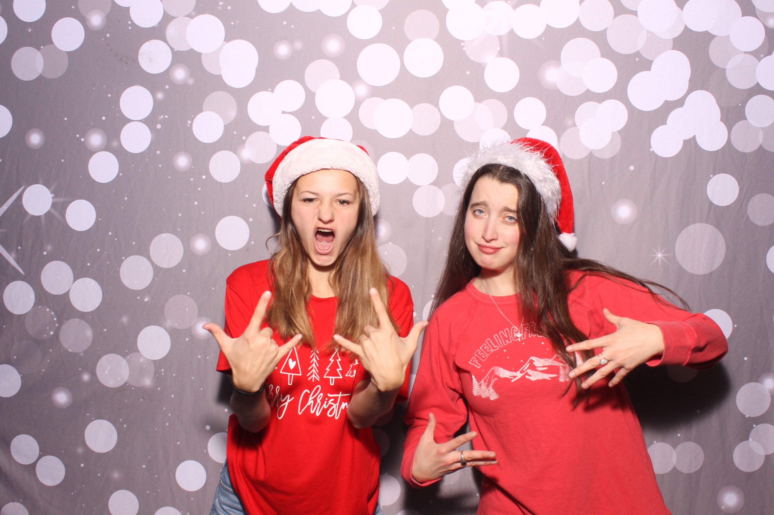 Crossroads Mason - Friendmas! | View more photos from the event at gallery.photoboothcincy.com/u/PhotoBoothCincy/Crossroads-Mason-Friendmas