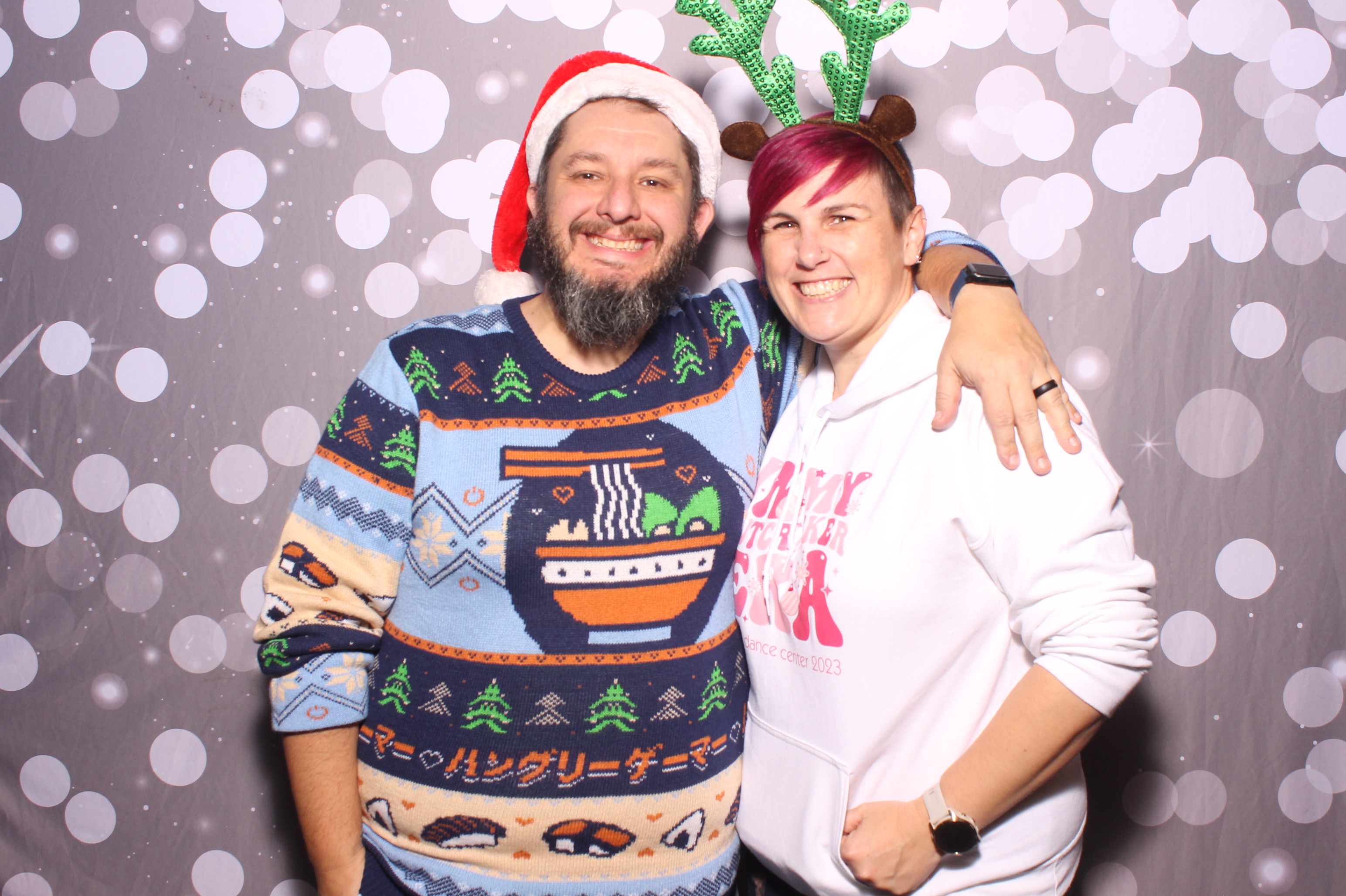 Crossroads Mason - Friendmas! | View more photos from the event at gallery.photoboothcincy.com/u/PhotoBoothCincy/Crossroads-Mason-Friendmas