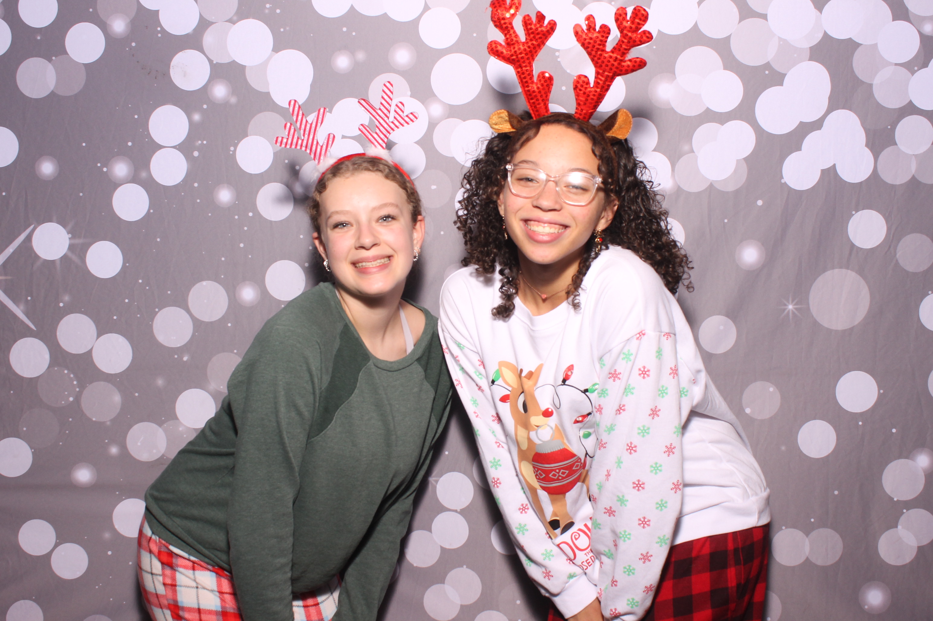 Crossroads Mason - Friendmas! | View more photos from the event at gallery.photoboothcincy.com/u/PhotoBoothCincy/Crossroads-Mason-Friendmas