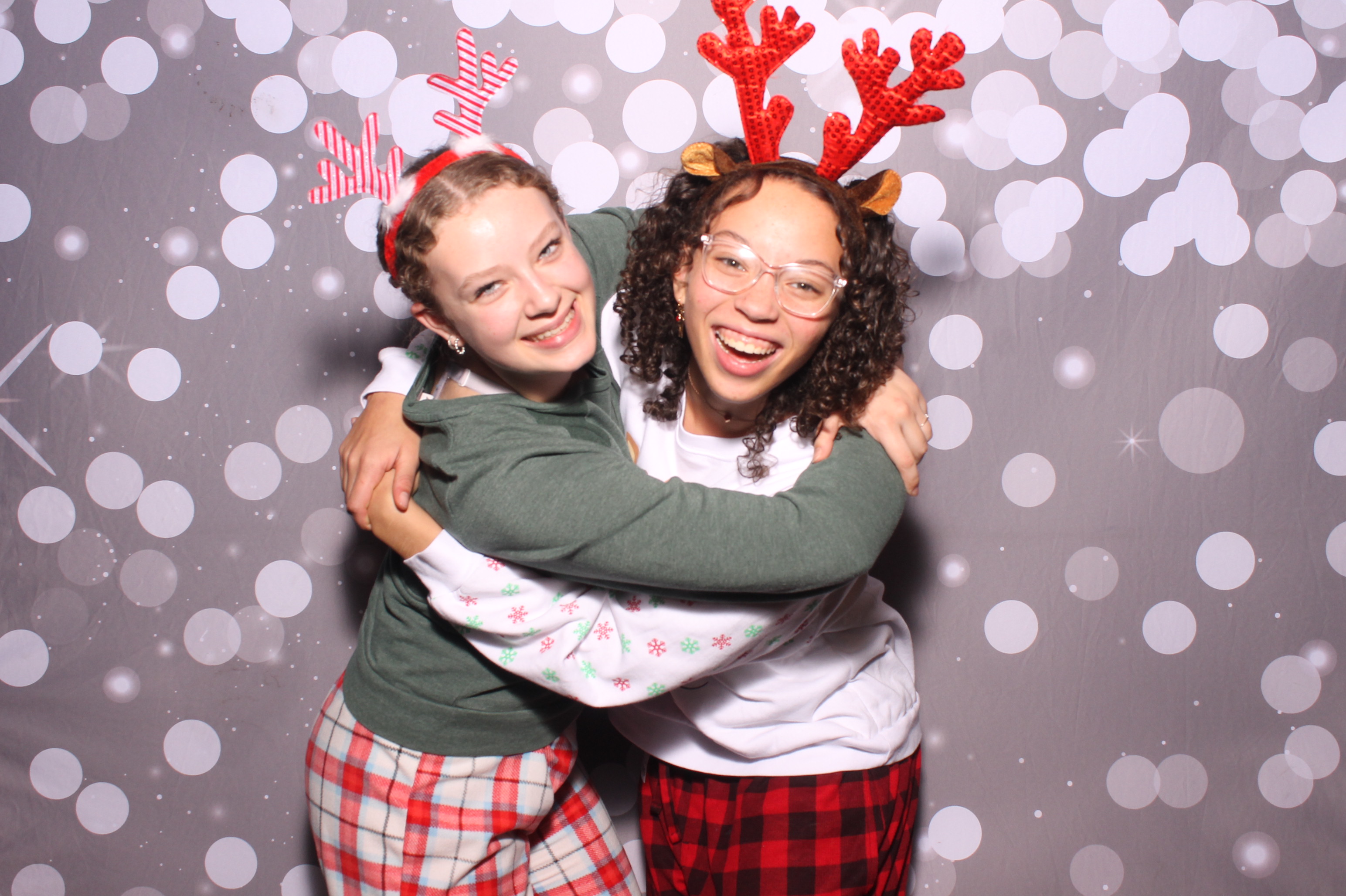 Crossroads Mason - Friendmas! | View more photos from the event at gallery.photoboothcincy.com/u/PhotoBoothCincy/Crossroads-Mason-Friendmas