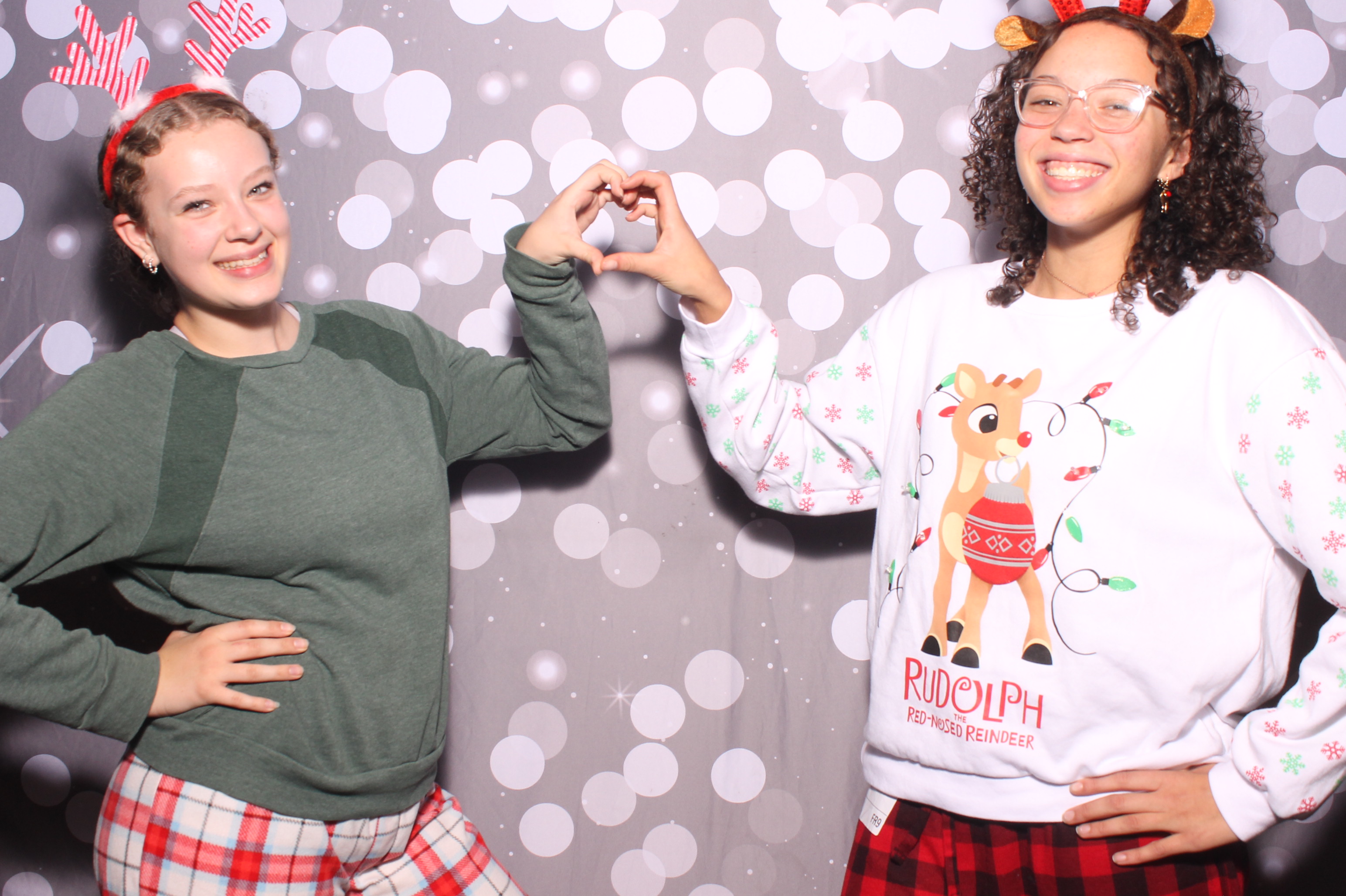 Crossroads Mason - Friendmas! | View more photos from the event at gallery.photoboothcincy.com/u/PhotoBoothCincy/Crossroads-Mason-Friendmas