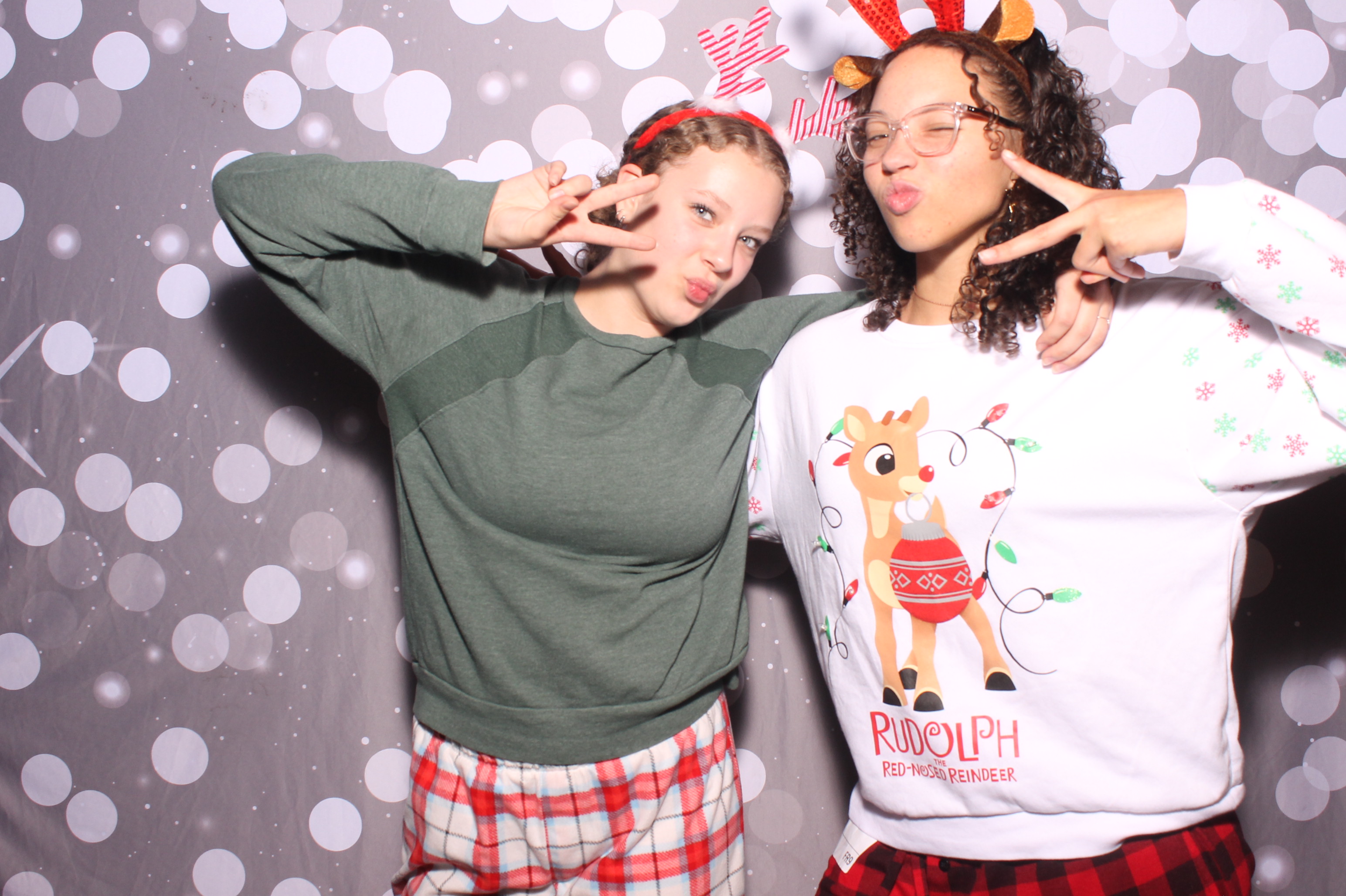 Crossroads Mason - Friendmas! | View more photos from the event at gallery.photoboothcincy.com/u/PhotoBoothCincy/Crossroads-Mason-Friendmas