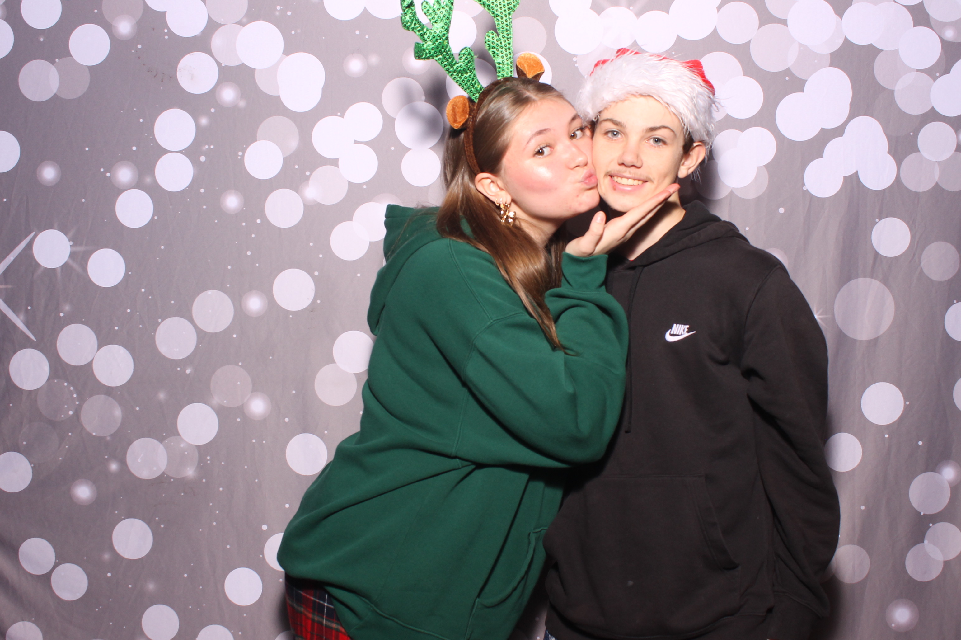 Crossroads Mason - Friendmas! | View more photos from the event at gallery.photoboothcincy.com/u/PhotoBoothCincy/Crossroads-Mason-Friendmas