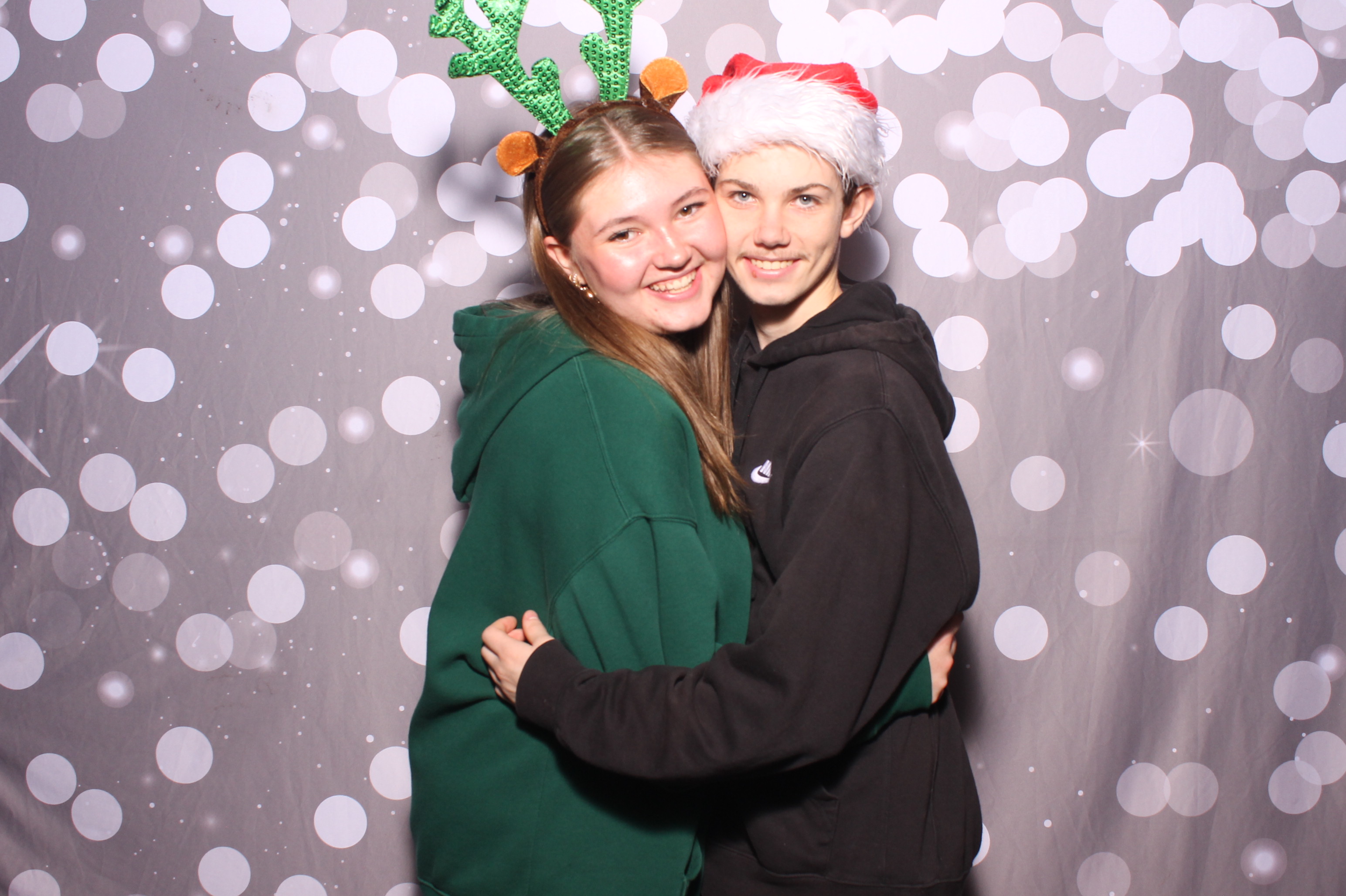 Crossroads Mason - Friendmas! | View more photos from the event at gallery.photoboothcincy.com/u/PhotoBoothCincy/Crossroads-Mason-Friendmas